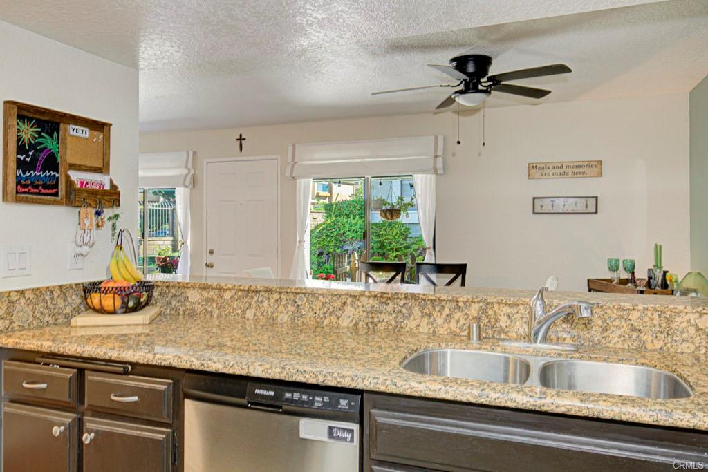 Lake Forest, California, 92630, United States, 2 Bedrooms Bedrooms, ,2 BathroomsBathrooms,Residential,For Sale,1944905