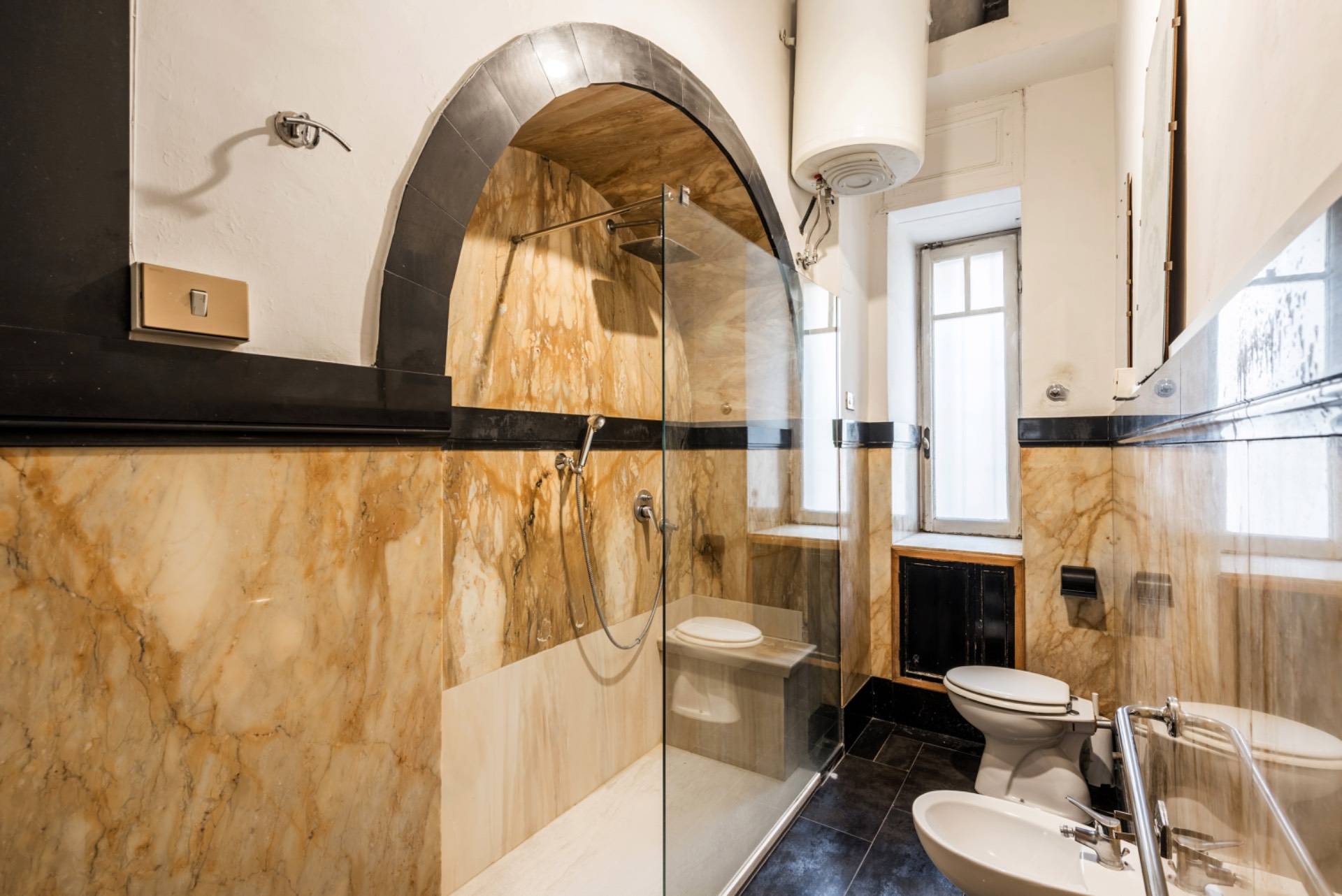 Roma, Roma, 00100, IT, 4 Bedrooms Bedrooms, ,2 BathroomsBathrooms,Residential,For Sale,1987482