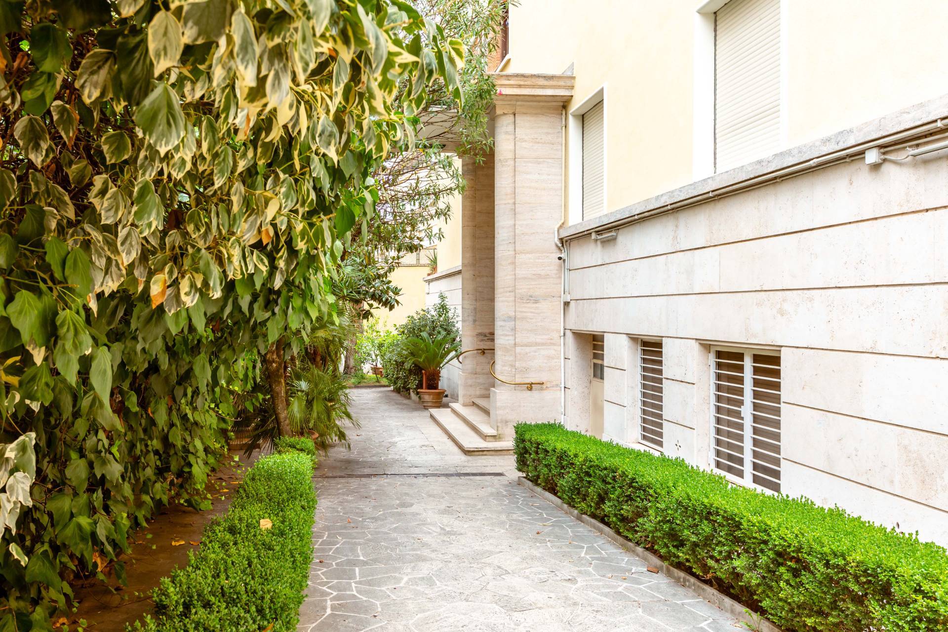 Roma, Roma, 00100, IT, 3 Bedrooms Bedrooms, ,4 BathroomsBathrooms,Residential,For Sale,1949736