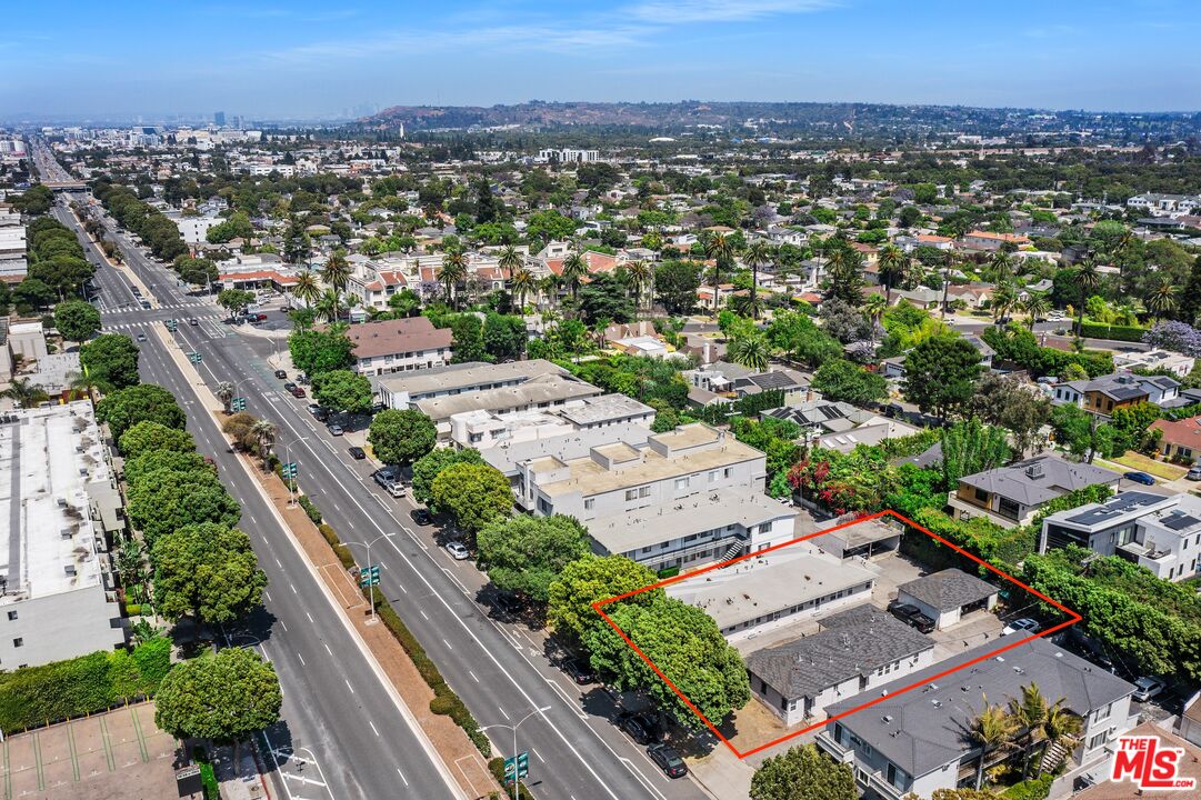 Los Angeles, California, 90066, United States, 7 Bedrooms Bedrooms, ,Residential,For Sale,1867047