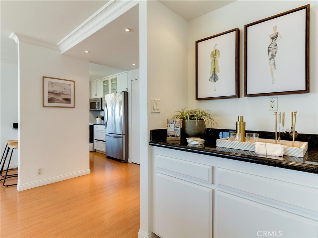 Long Beach, California, 90802, United States, 2 Bedrooms Bedrooms, ,Residential,For Sale,1905979