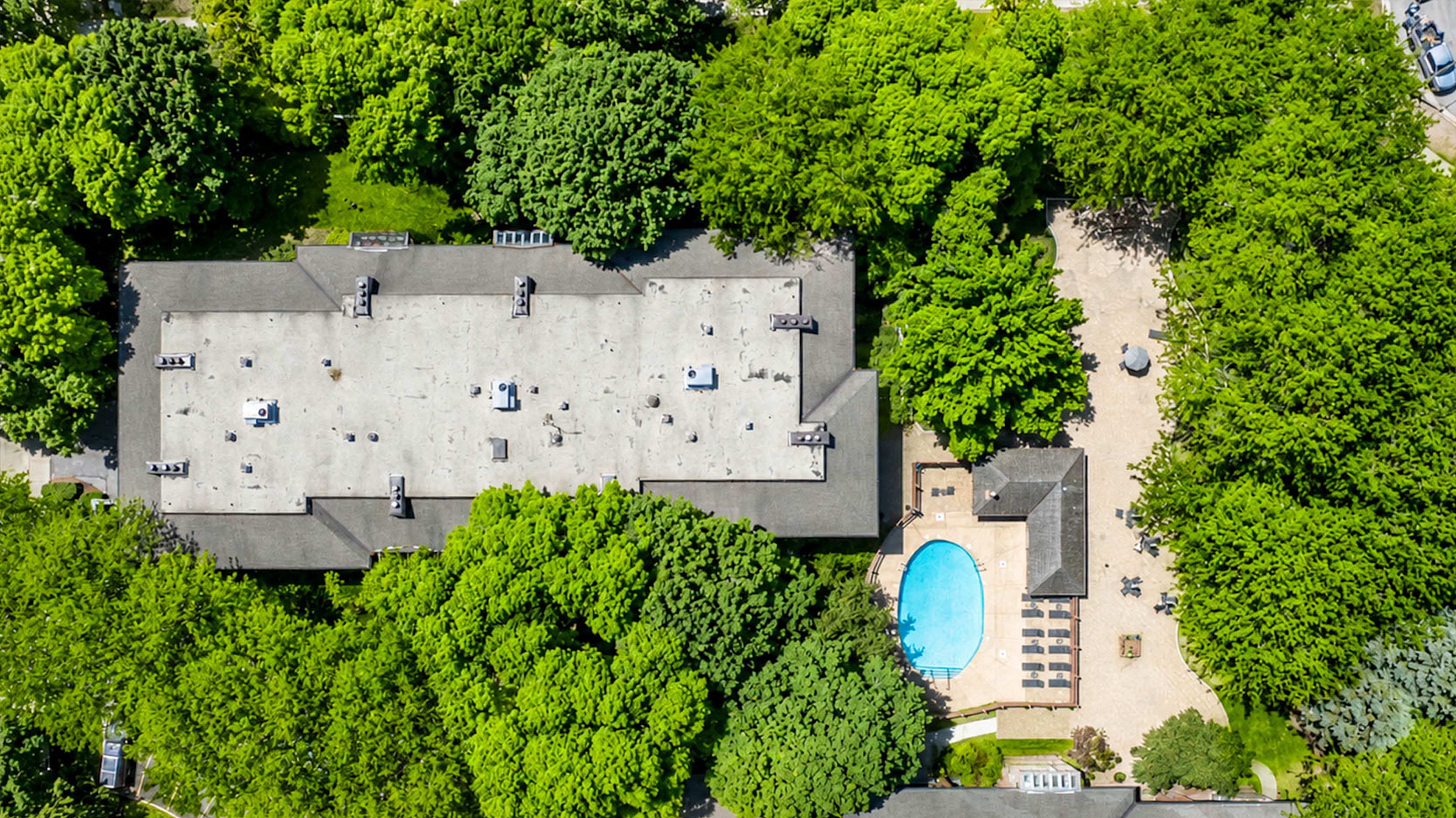  Hidden Urban Oasis: Two-Bedroom Condo with Pool & 2 Parking Spaces - 物件實景
