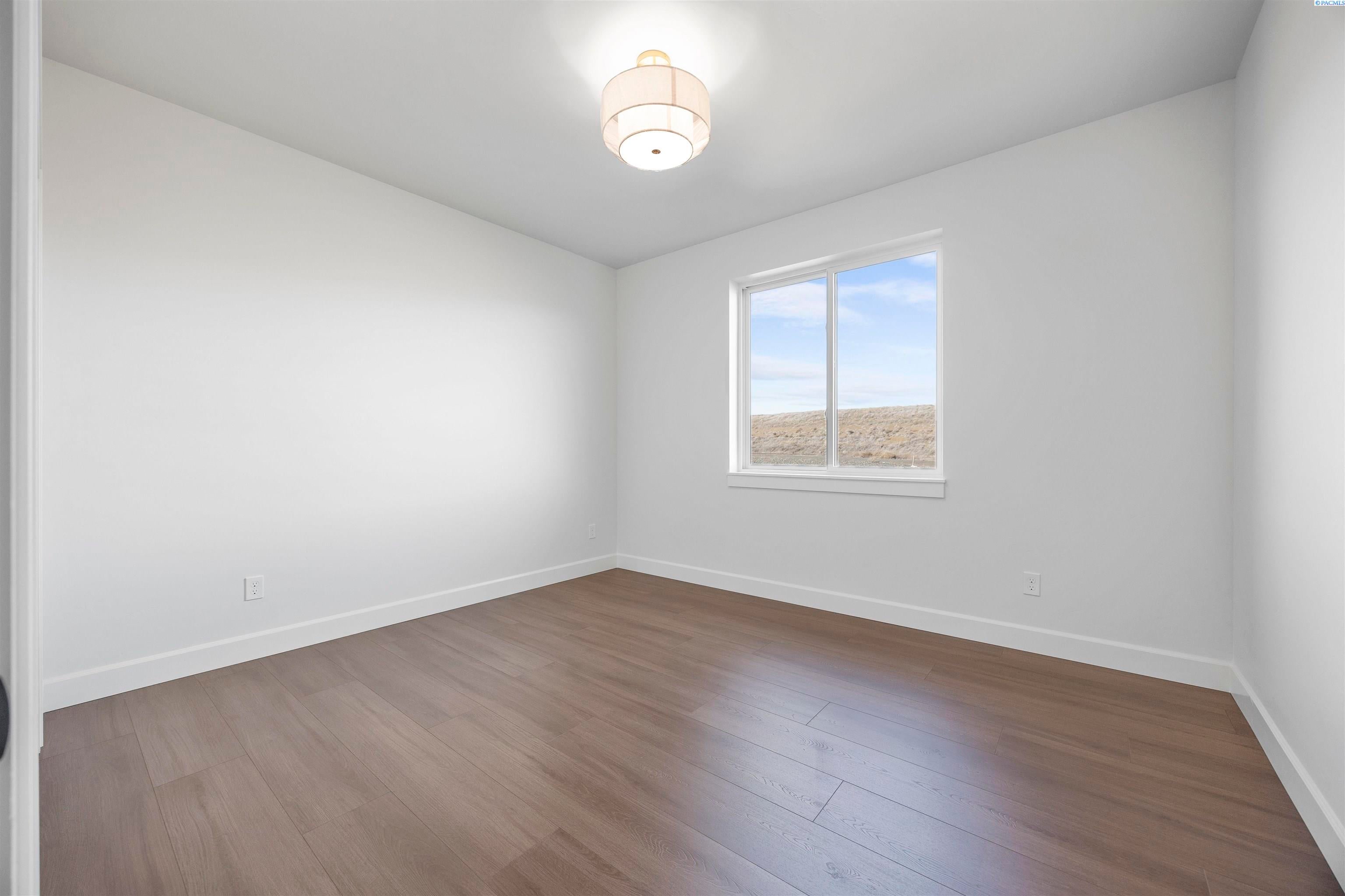 Richland, Washington, 99352, United States, 4 Bedrooms Bedrooms, ,3 BathroomsBathrooms,Residential,For Sale,2048138