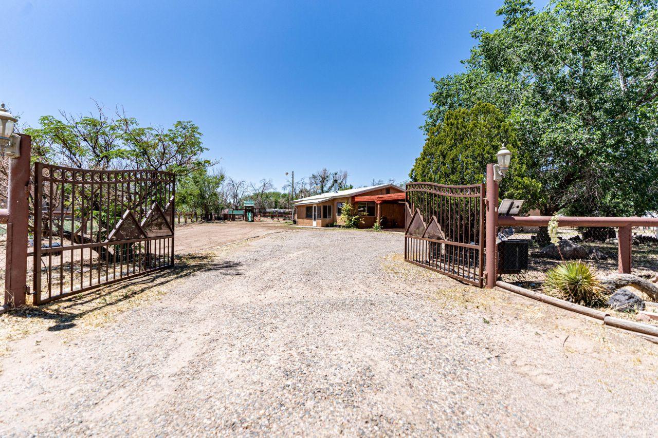 Los Ranchos, New Mexico, 87114, United States, 4 Bedrooms Bedrooms, ,5 BathroomsBathrooms,Residential,For Sale,1720943