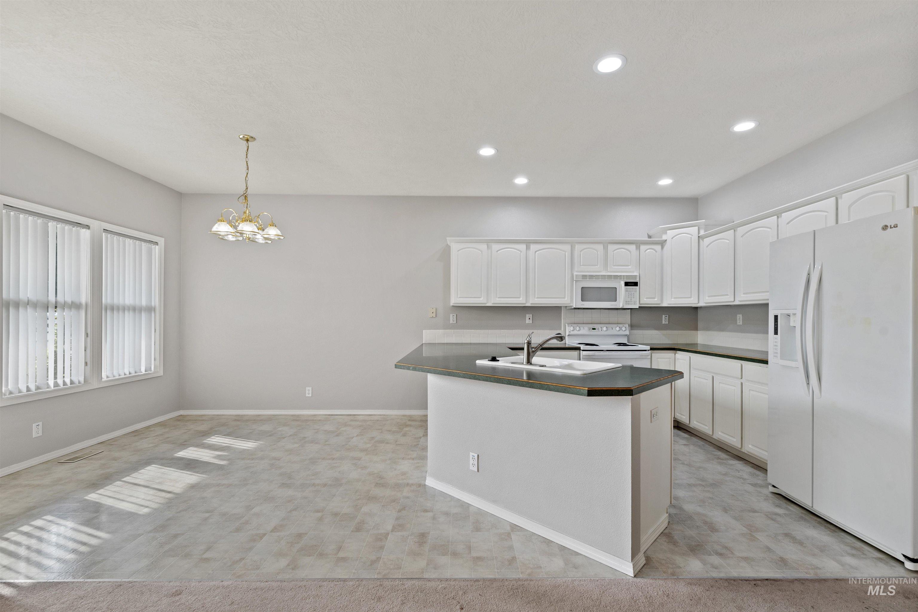 Meridian, Idaho, 83646-8306, United States, 4 Bedrooms Bedrooms, ,Residential,For Sale,1941739