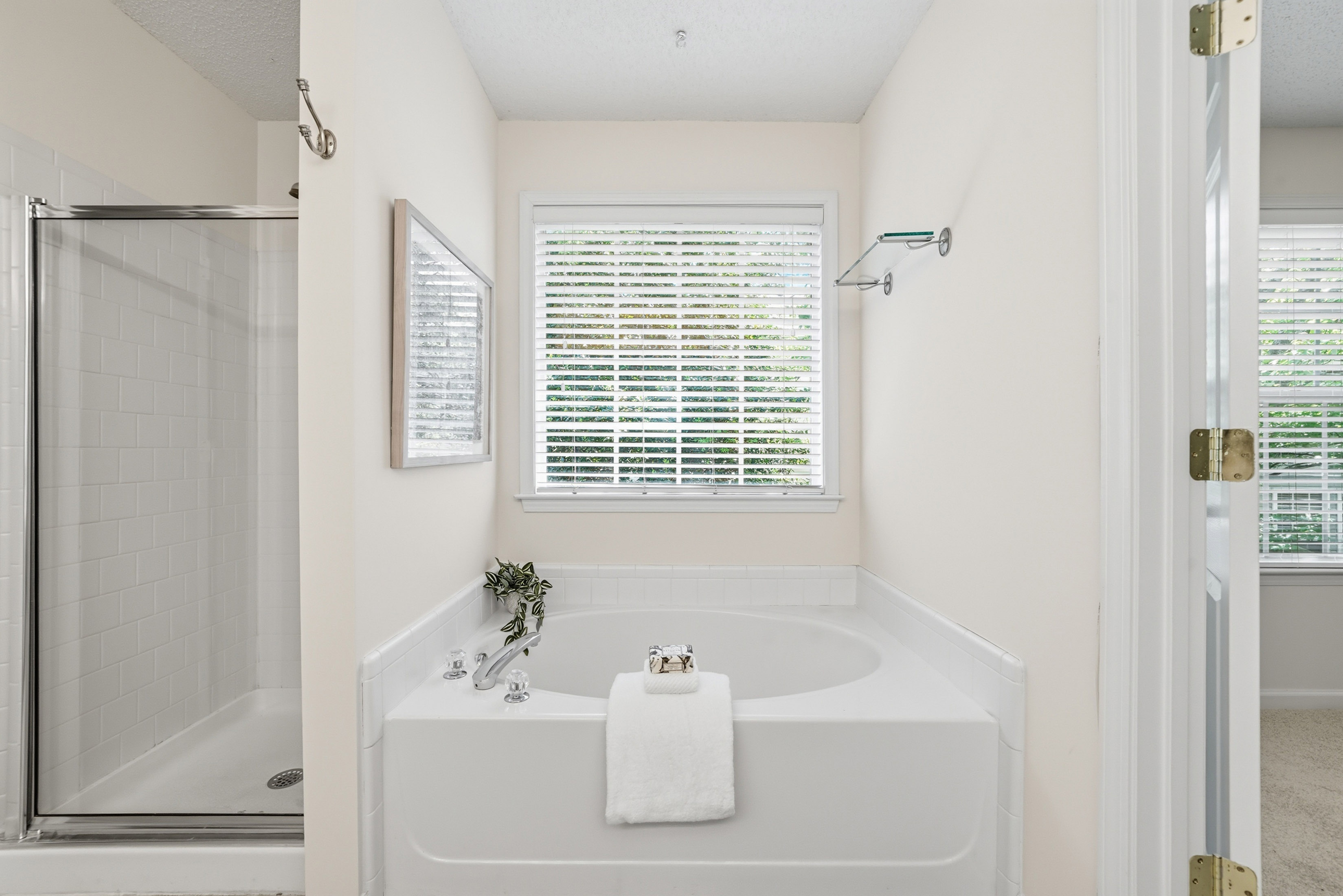  Beautifully Maintained Townhome in Sought-After Creekside at Mansell - 物件實景