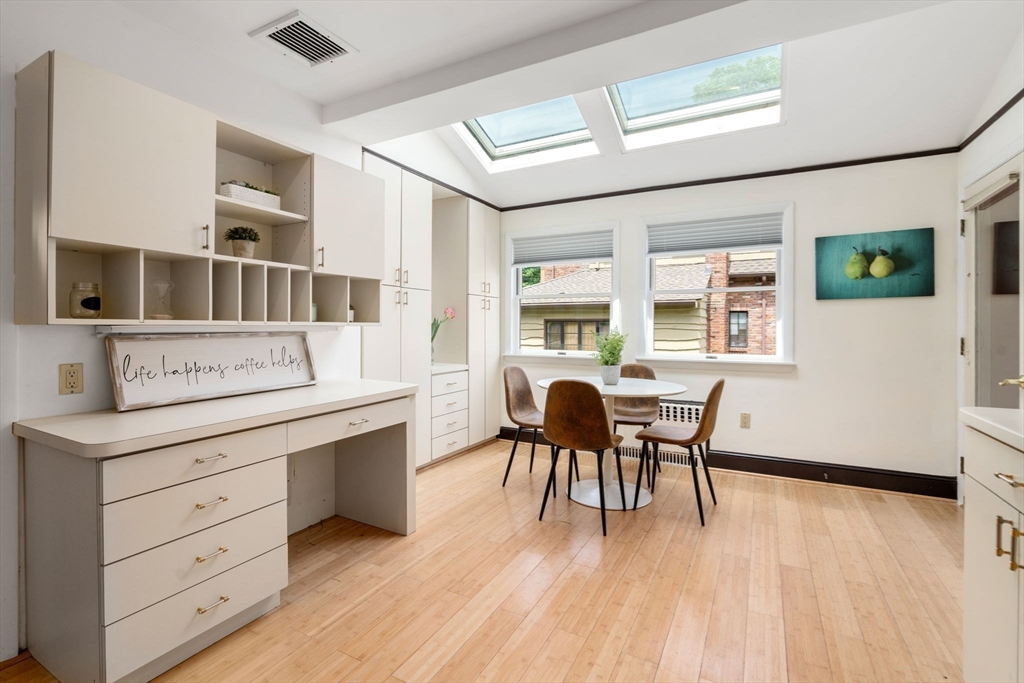 Newton, Massachusetts, 02468, United States, 4 Bedrooms Bedrooms, ,4 BathroomsBathrooms,Residential,For Sale,1942109