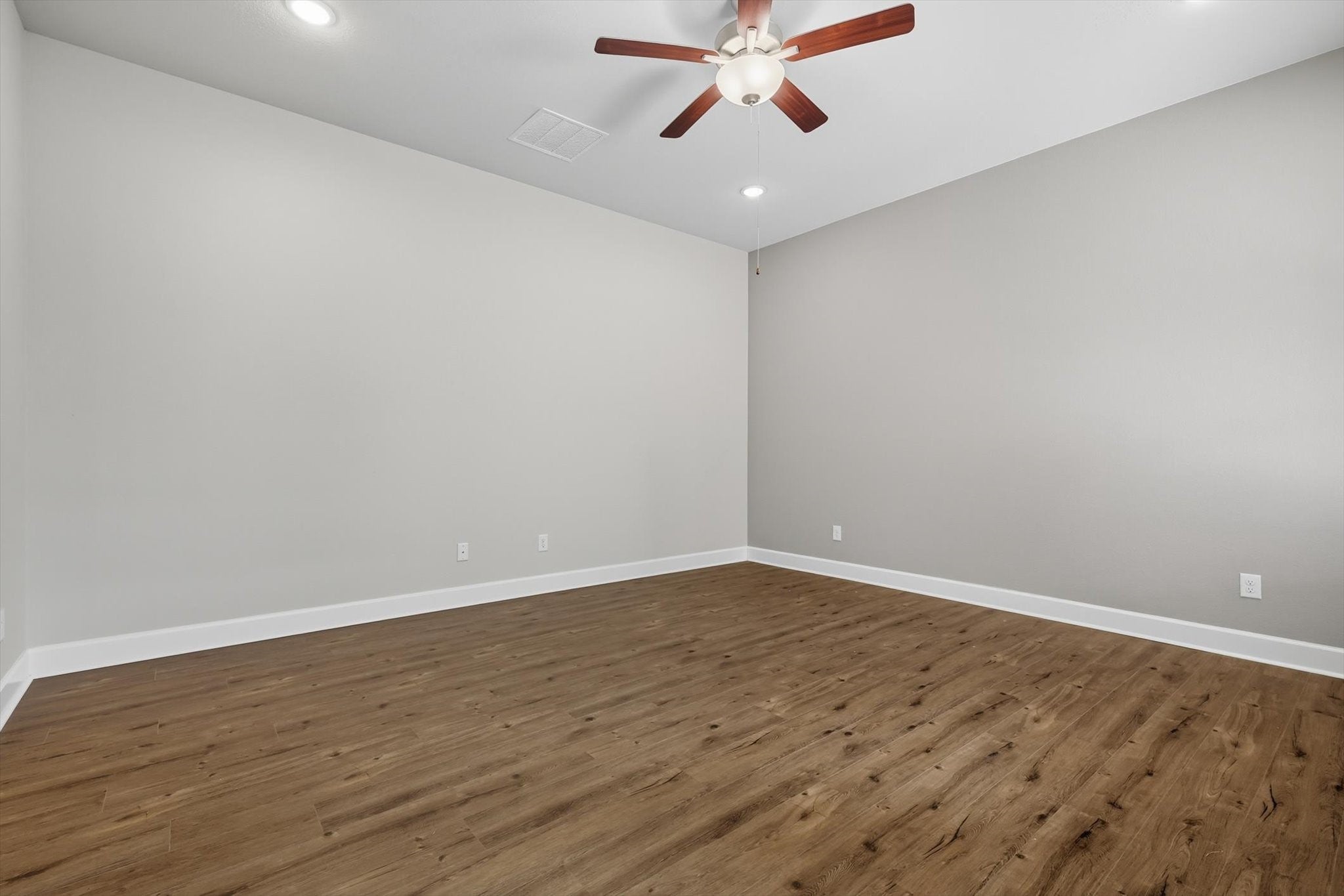 Arlington, Texas, 76005, United States, 2 Bedrooms Bedrooms, ,2 BathroomsBathrooms,Residential,For Sale,1981286