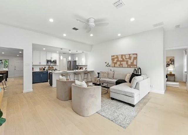 Austin, Texas, 78731, United States, 4 Bedrooms Bedrooms, ,3 BathroomsBathrooms,Residential,For Sale,1885336