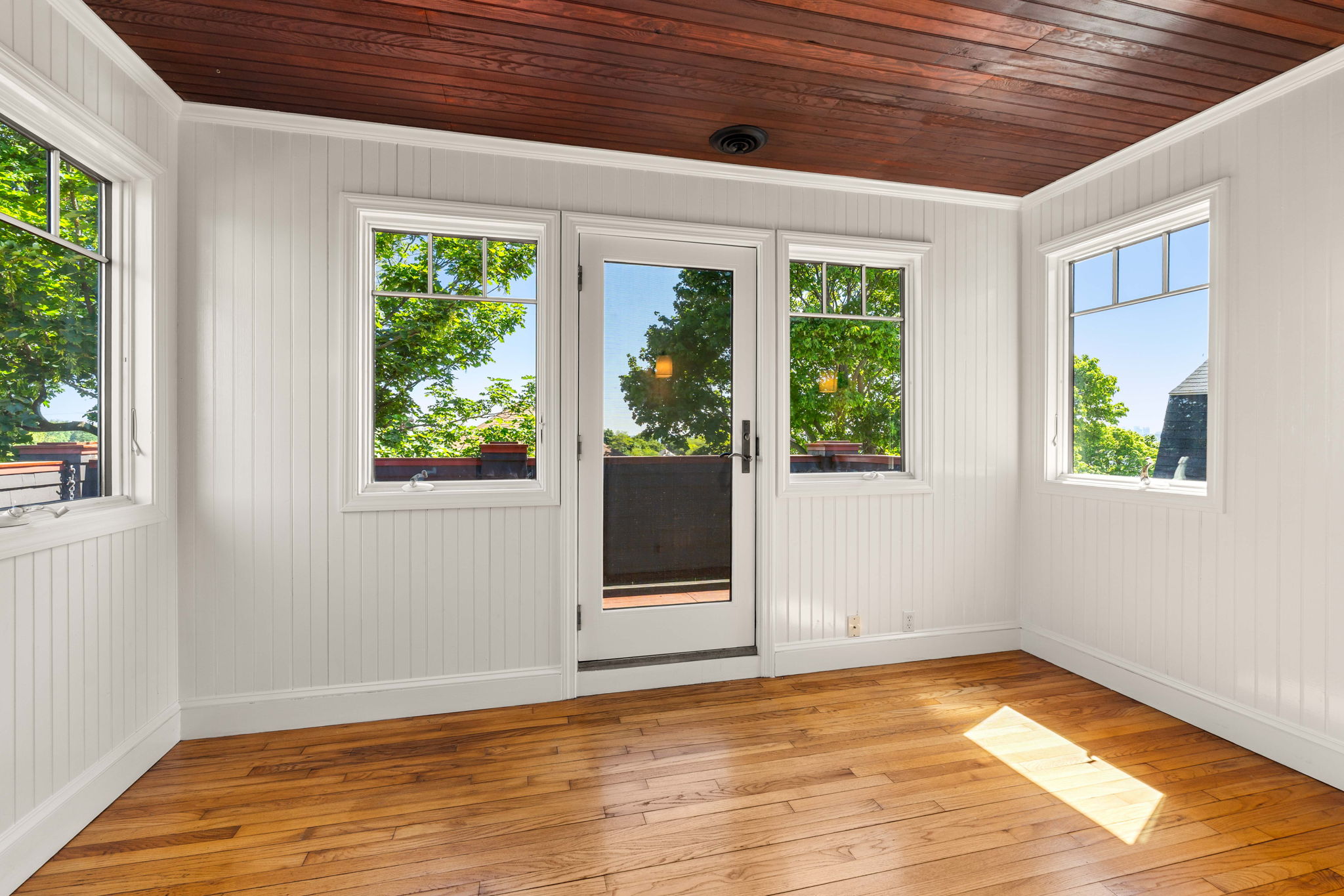  26 Karolyn Circle, Nahant, MA, 01908 - 物件實景