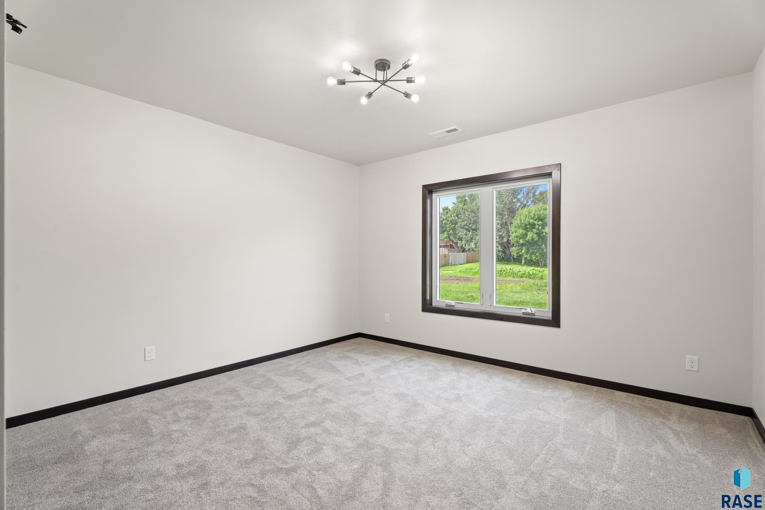 Sioux Falls, South Dakota, 57110, United States, 4 Bedrooms Bedrooms, ,2 BathroomsBathrooms,Residential,For Sale,1979703