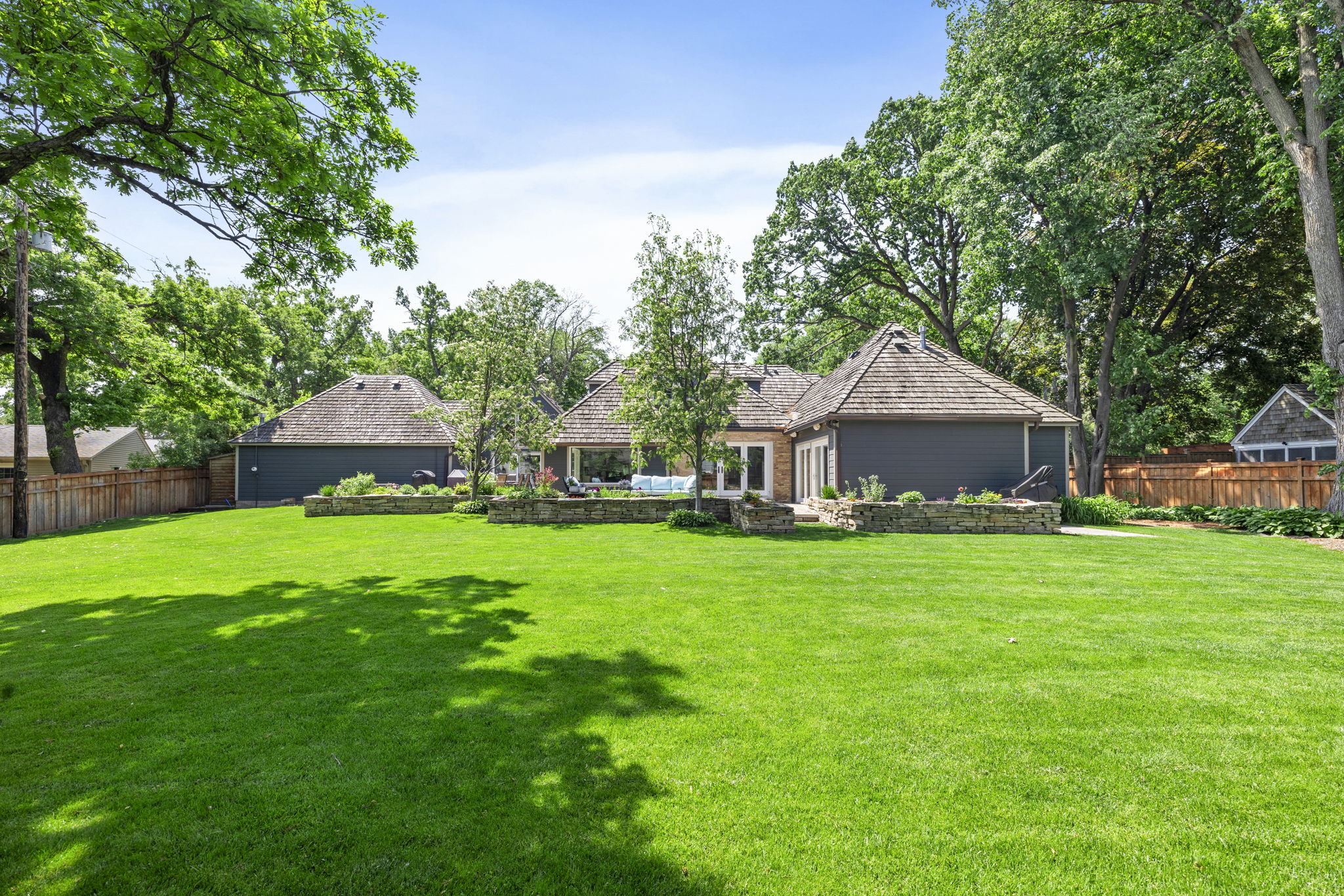  Elegant French-Inspired Hilldale Estate - 物件實景