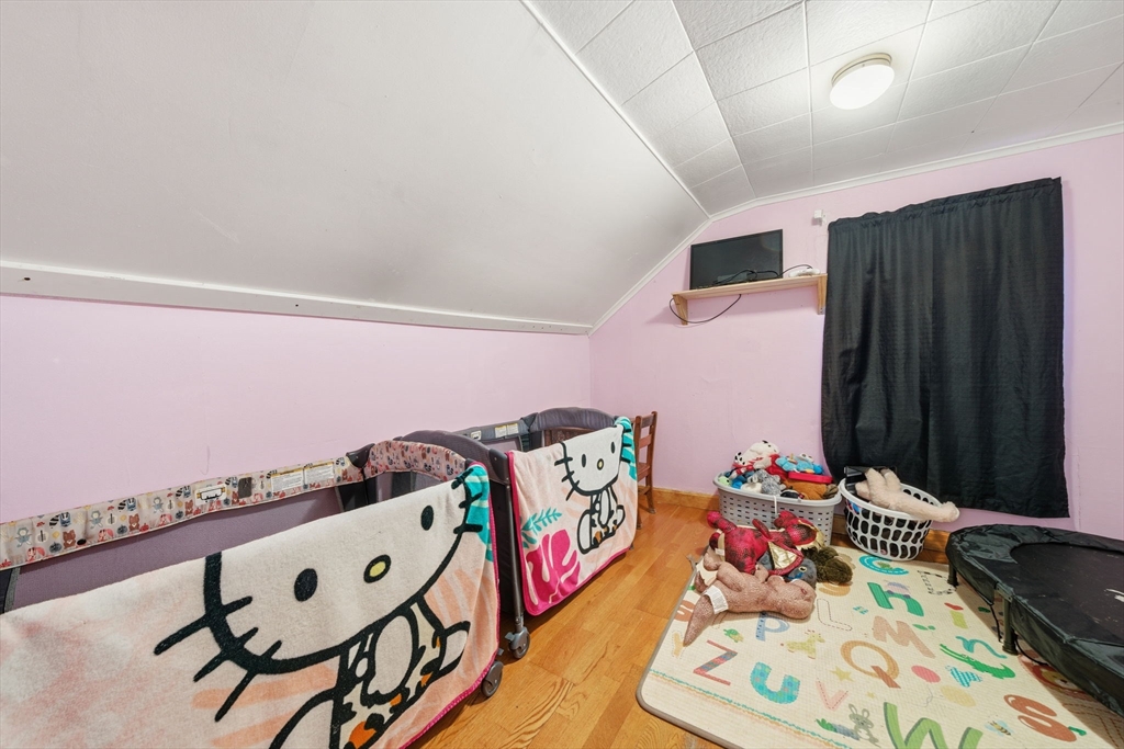 Methuen, Massachusetts, 01844, United States, 5 Bedrooms Bedrooms, ,2 BathroomsBathrooms,Residential,For Sale,2000713