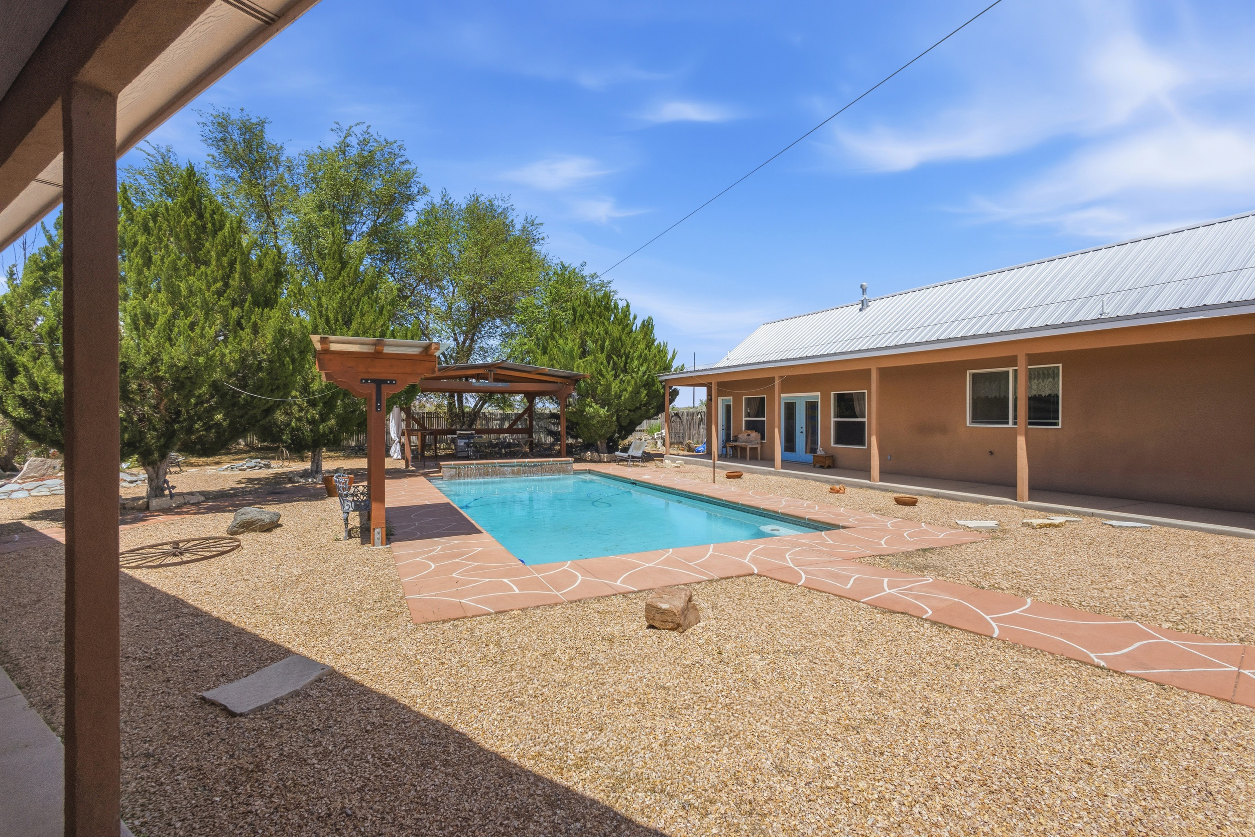 Los Lunas, New Mexico, 87031, United States, 5 Bedrooms Bedrooms, ,5 BathroomsBathrooms,Residential,For Sale,2048423