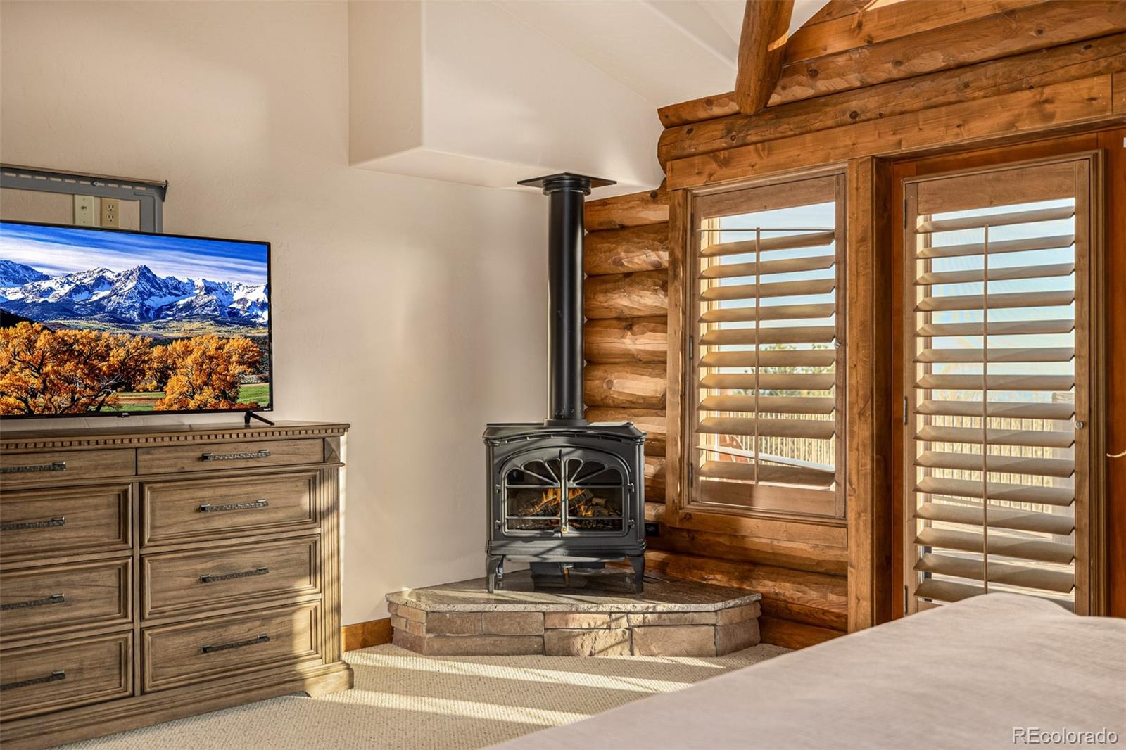 Golden, Colorado, 80403, United States, 5 Bedrooms Bedrooms, ,2 BathroomsBathrooms,Residential,For Sale,1974417