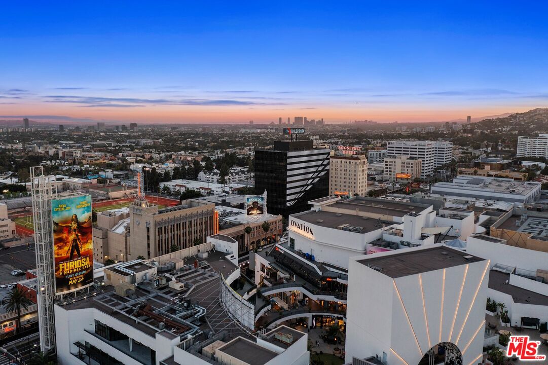Los Angeles, California, 90028, United States, 3 Bedrooms Bedrooms, ,5 BathroomsBathrooms,Residential,For Sale,1744726