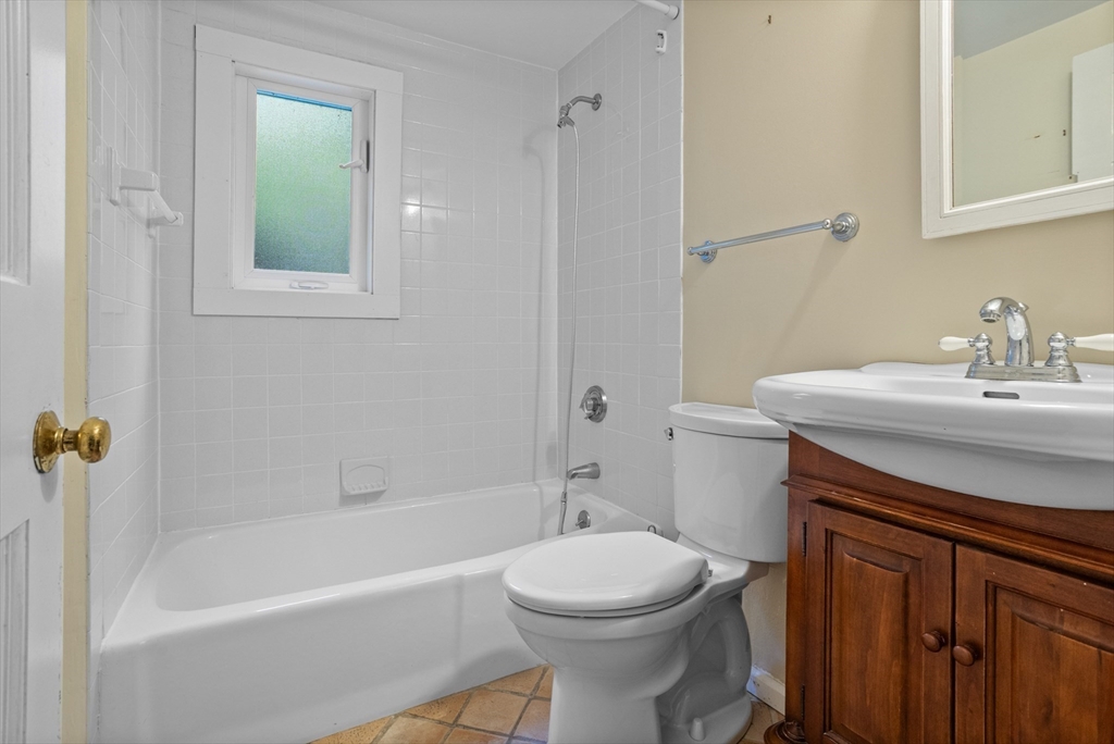 Sudbury, Massachusetts, 01776, United States, 4 Bedrooms Bedrooms, ,3 BathroomsBathrooms,Residential,For Sale,1940388