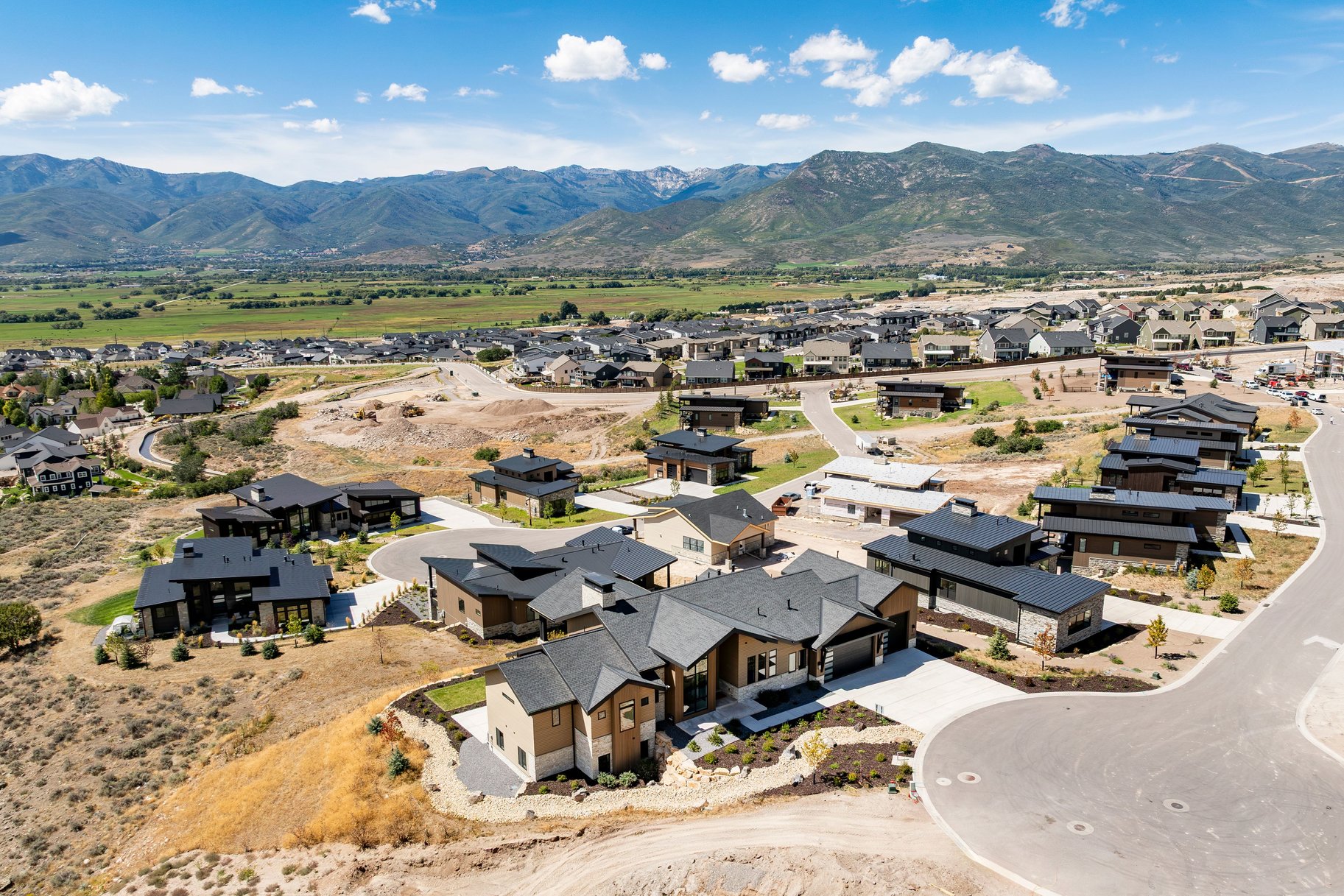  Upgraded Luxury Living with Panoramic Mountain Views - 物件實景