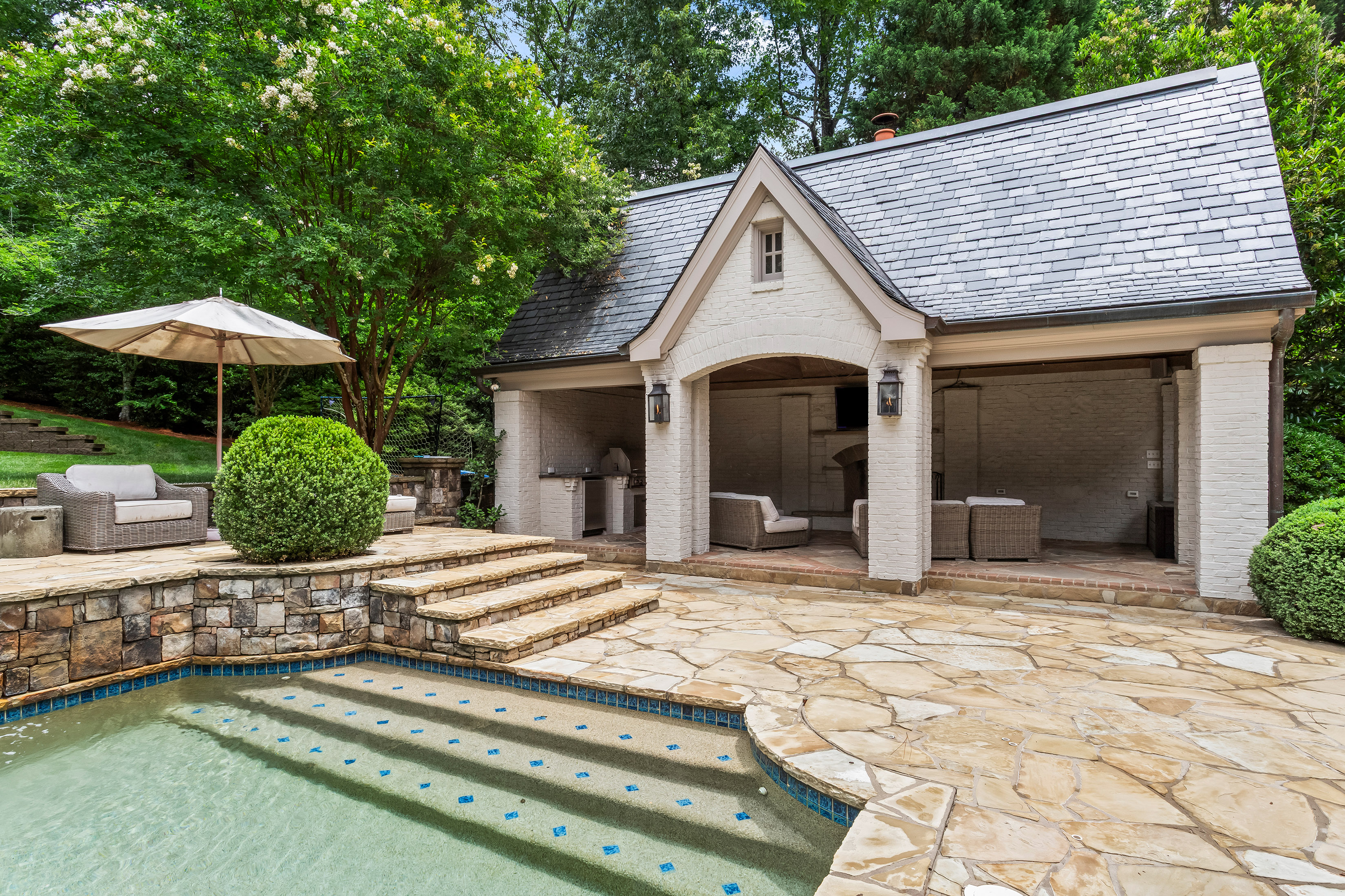  Stunning Custom-designed Home with Exceptional Indoor-Outdoor Living - 物件實景