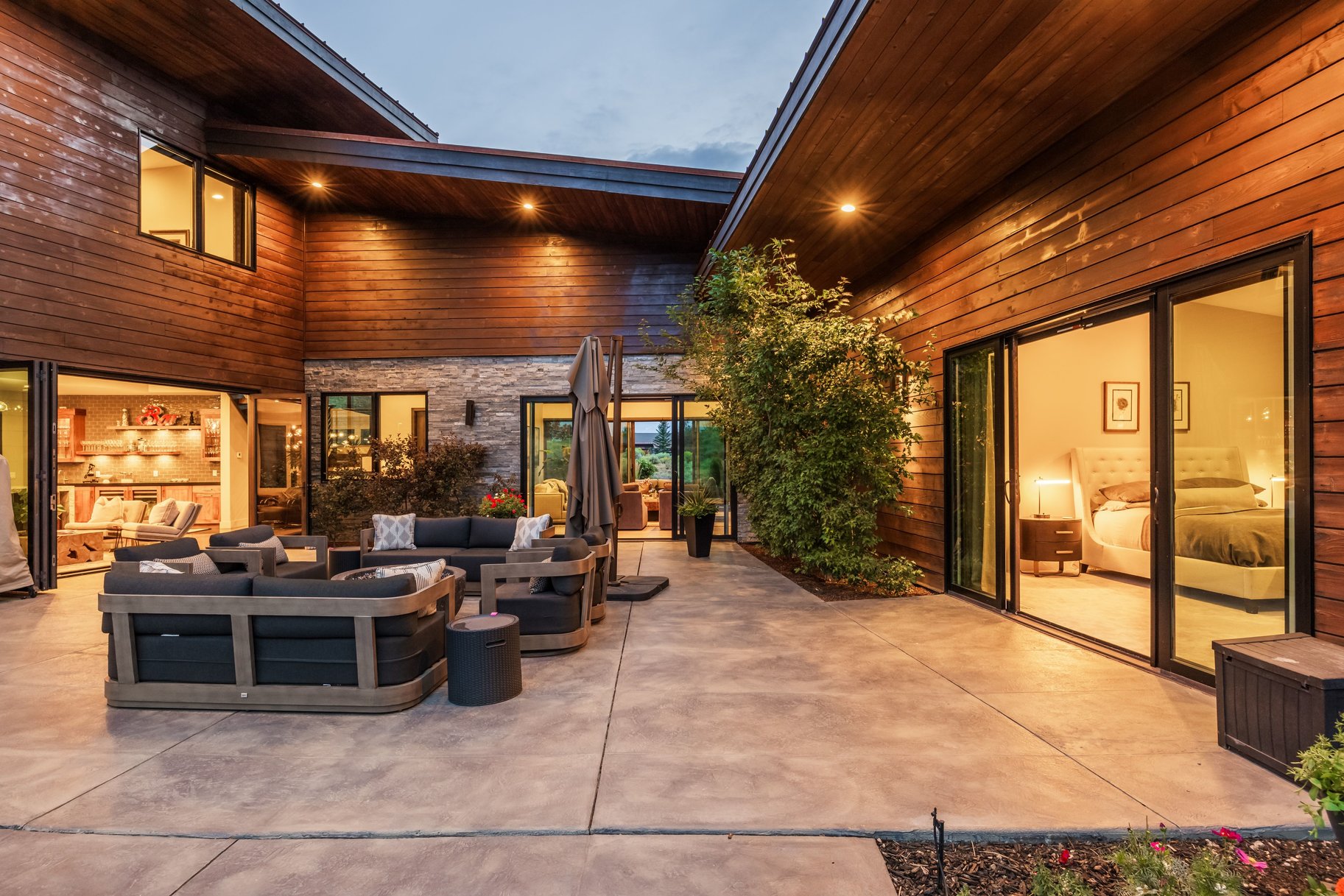  Contemporary Promontory Home with Exceptional Indoor-Outdoor Living - 物件實景