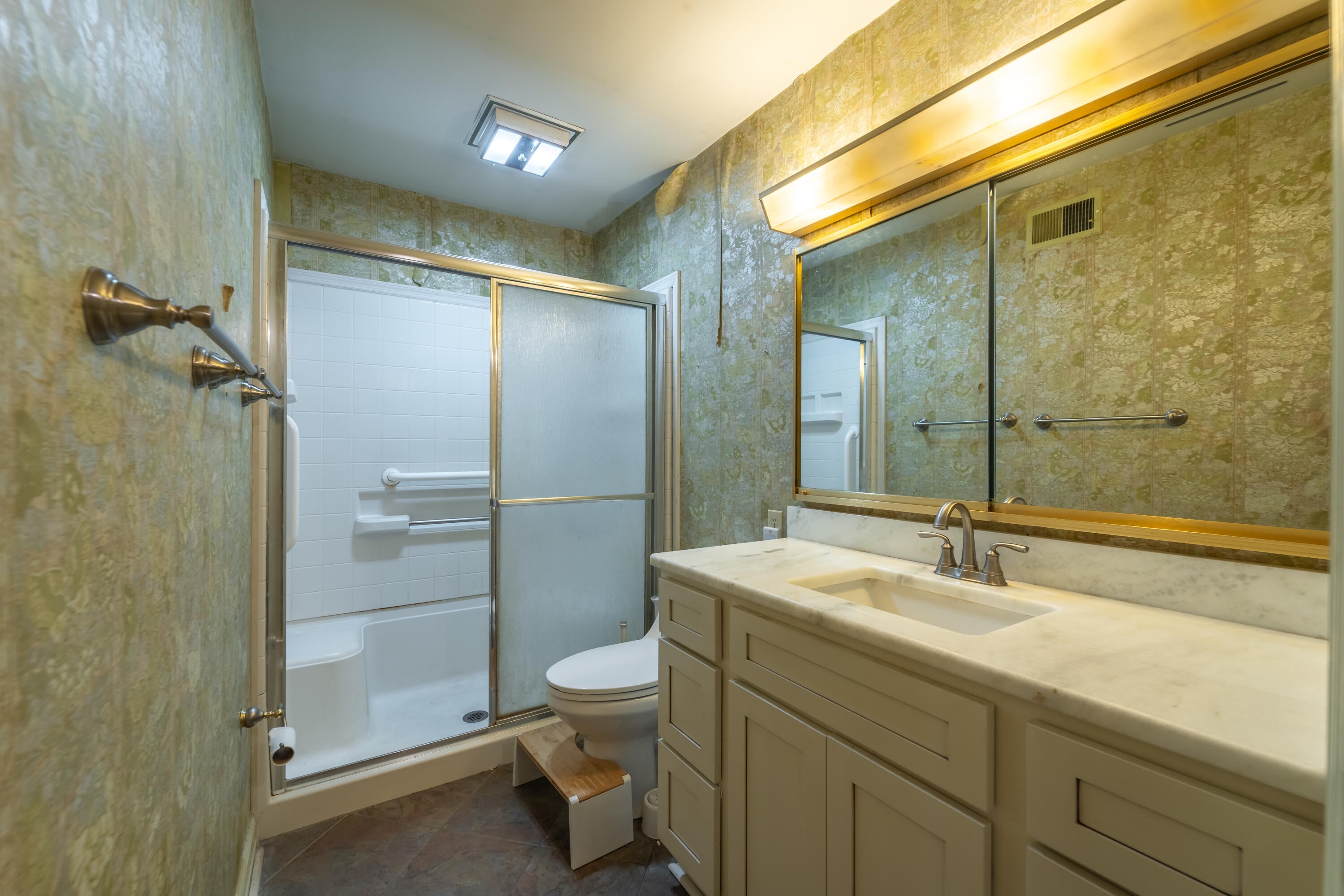 Lexington, Kentucky, 40502, United States, 4 Bedrooms Bedrooms, ,4 BathroomsBathrooms,Residential,For Sale,1976316