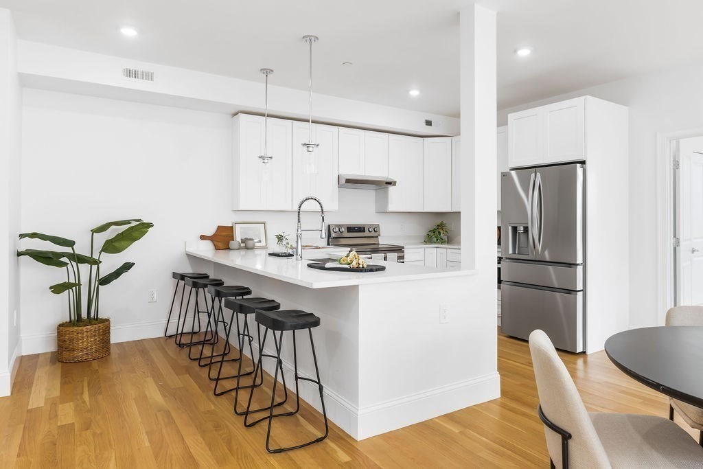 Marlborough, Massachusetts, 01752, United States, 2 Bedrooms Bedrooms, ,2 BathroomsBathrooms,Residential,For Sale,1973002