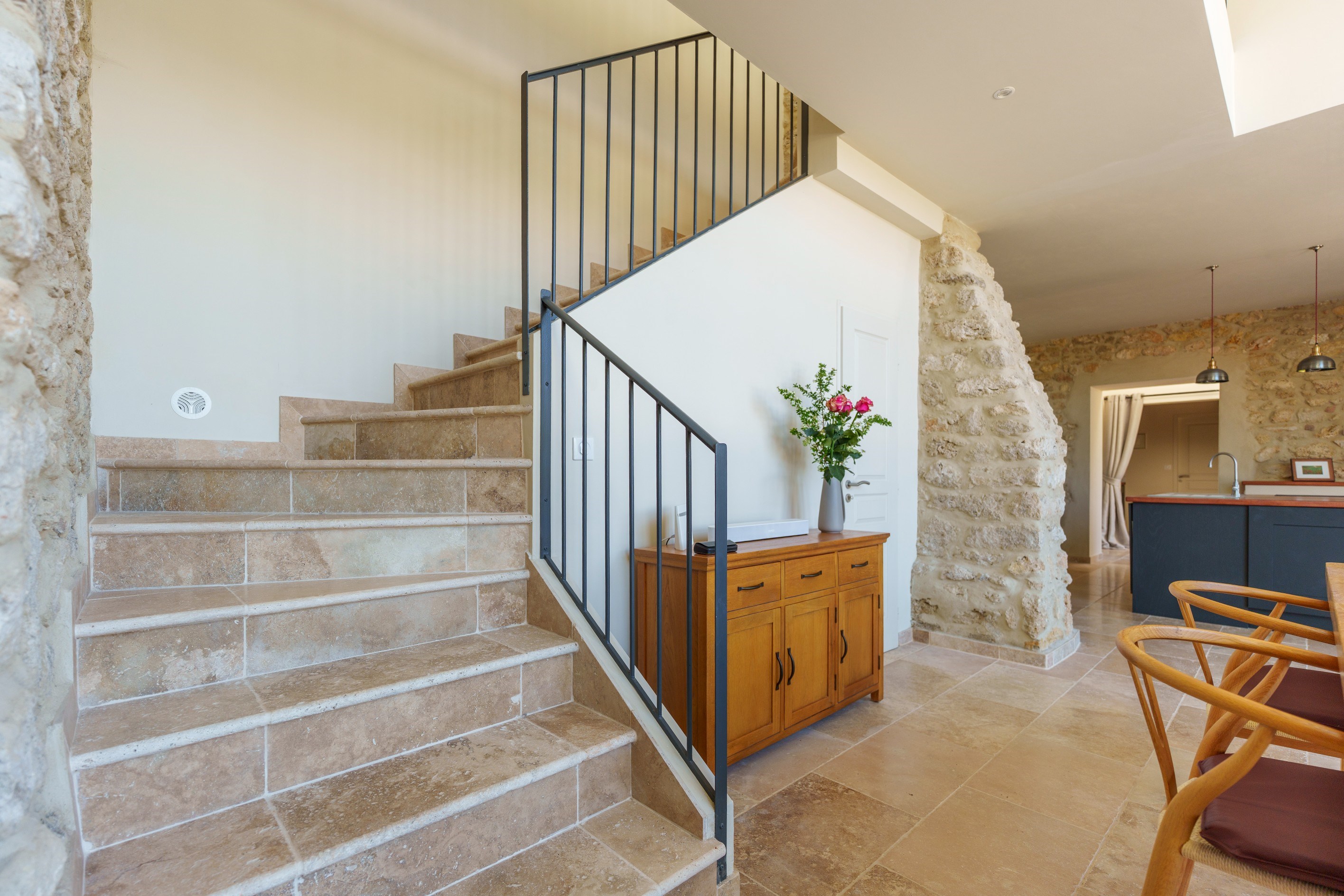  Character property within a vineyard estate — renovated barn with pool and exce… - 物件實景