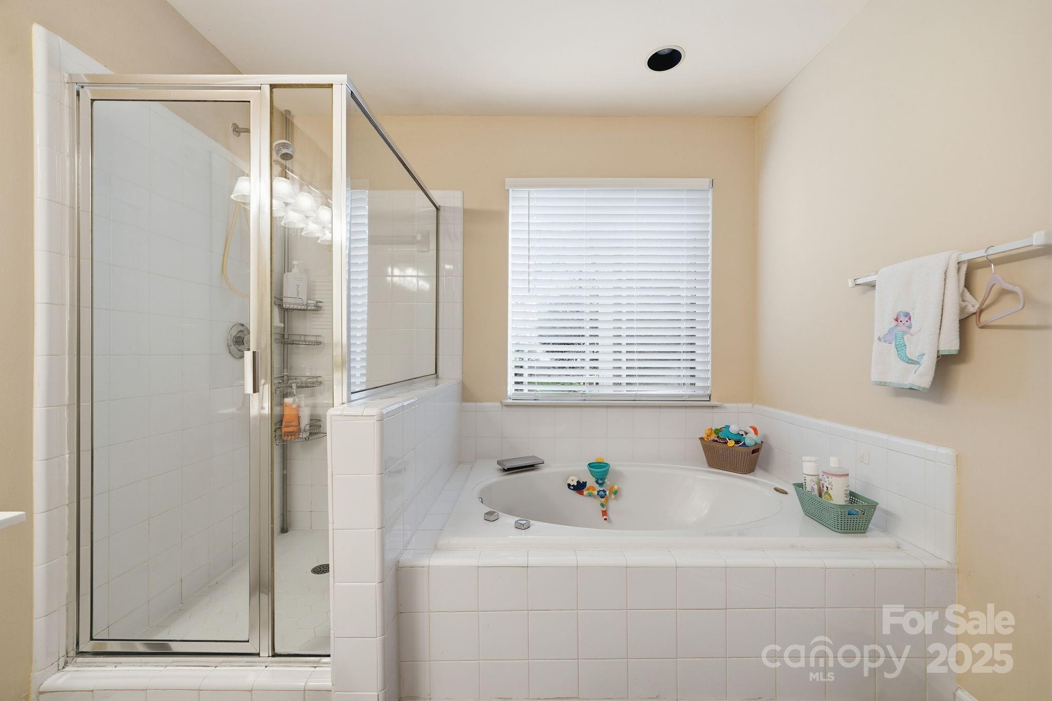 Charlotte, North Carolina, 28210, United States, 4 Bedrooms Bedrooms, ,3 BathroomsBathrooms,Residential,For Sale,2002030