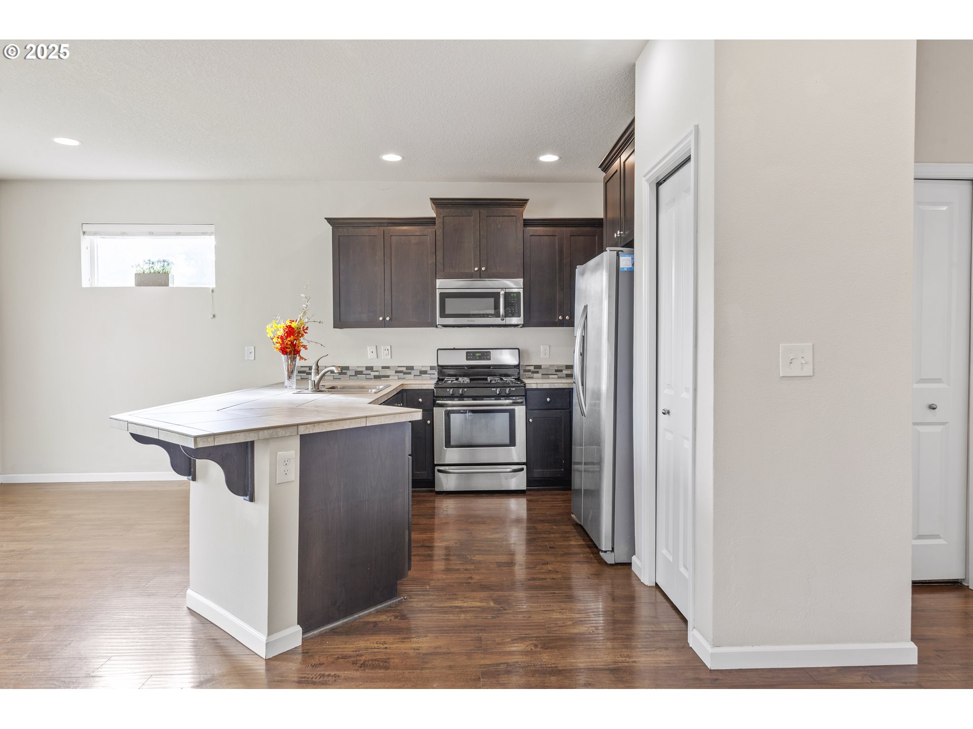 Ridgefield, Washington, 98642, United States, 4 Bedrooms Bedrooms, ,2 BathroomsBathrooms,Residential,For Sale,1970691