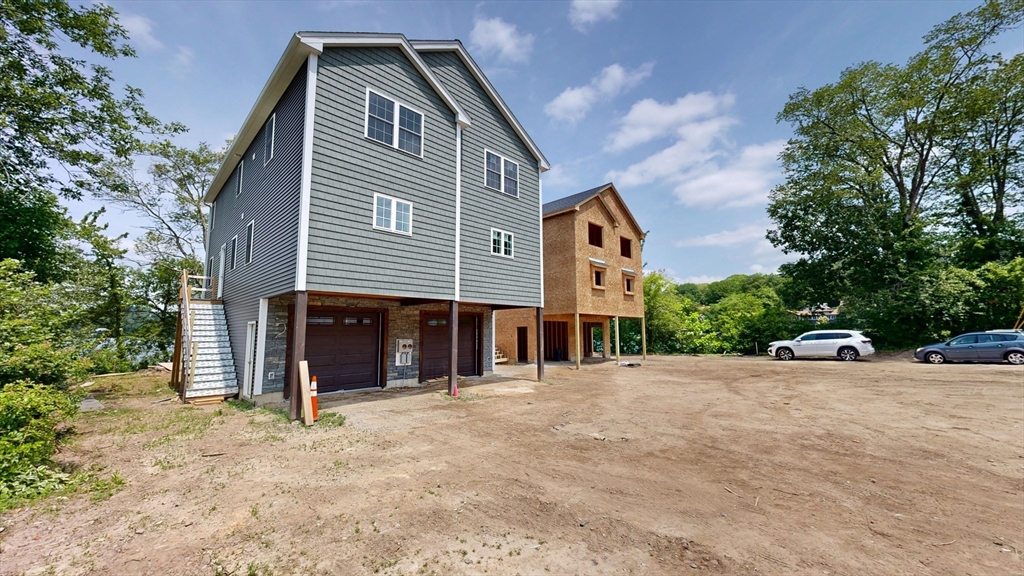 Worcester, Massachusetts, 01606, United States, 2 Bedrooms Bedrooms, ,2 BathroomsBathrooms,Residential,For Sale,1876220