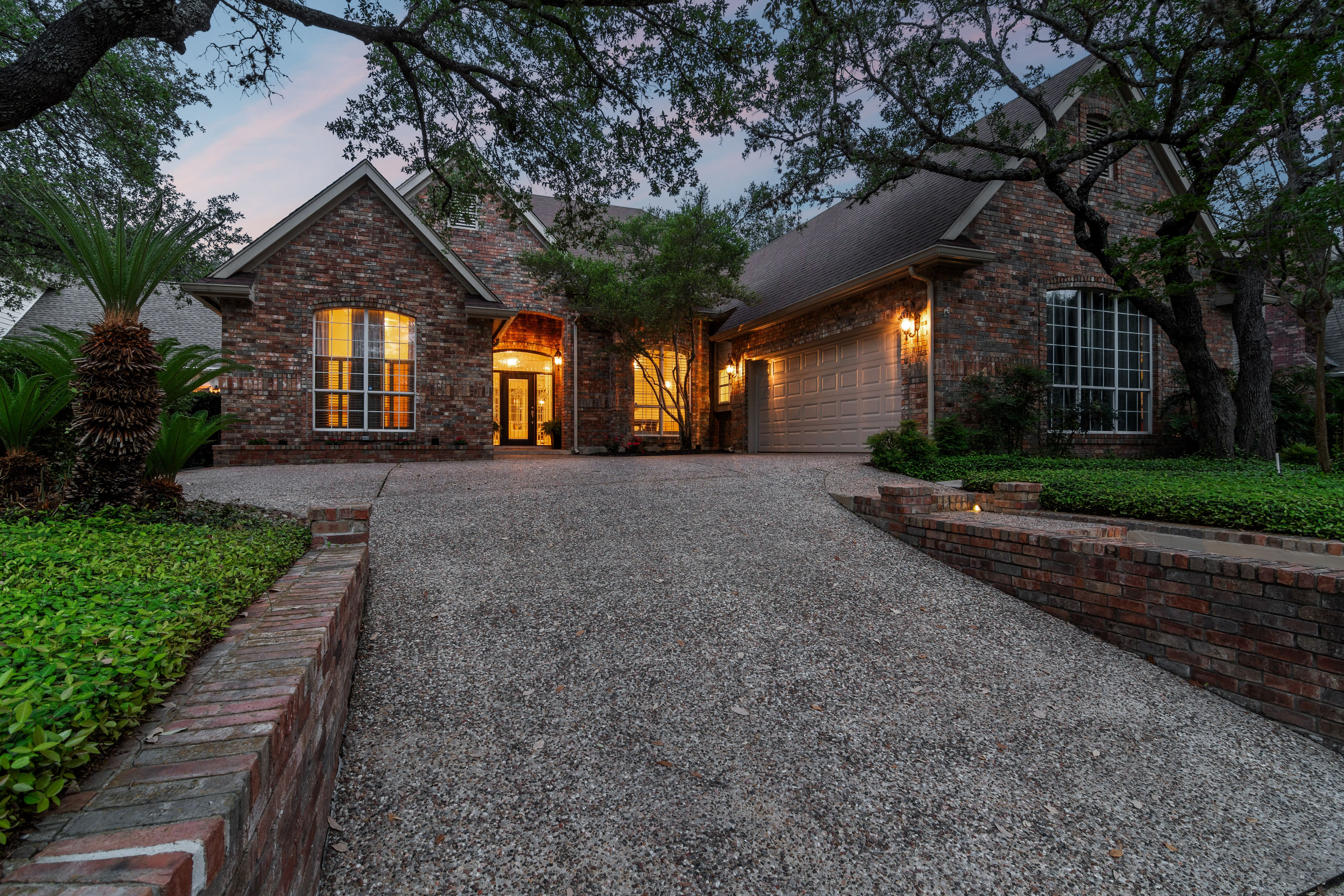  Elegant Deerfield Retreat with Resort-Style Backyard - 物件實景