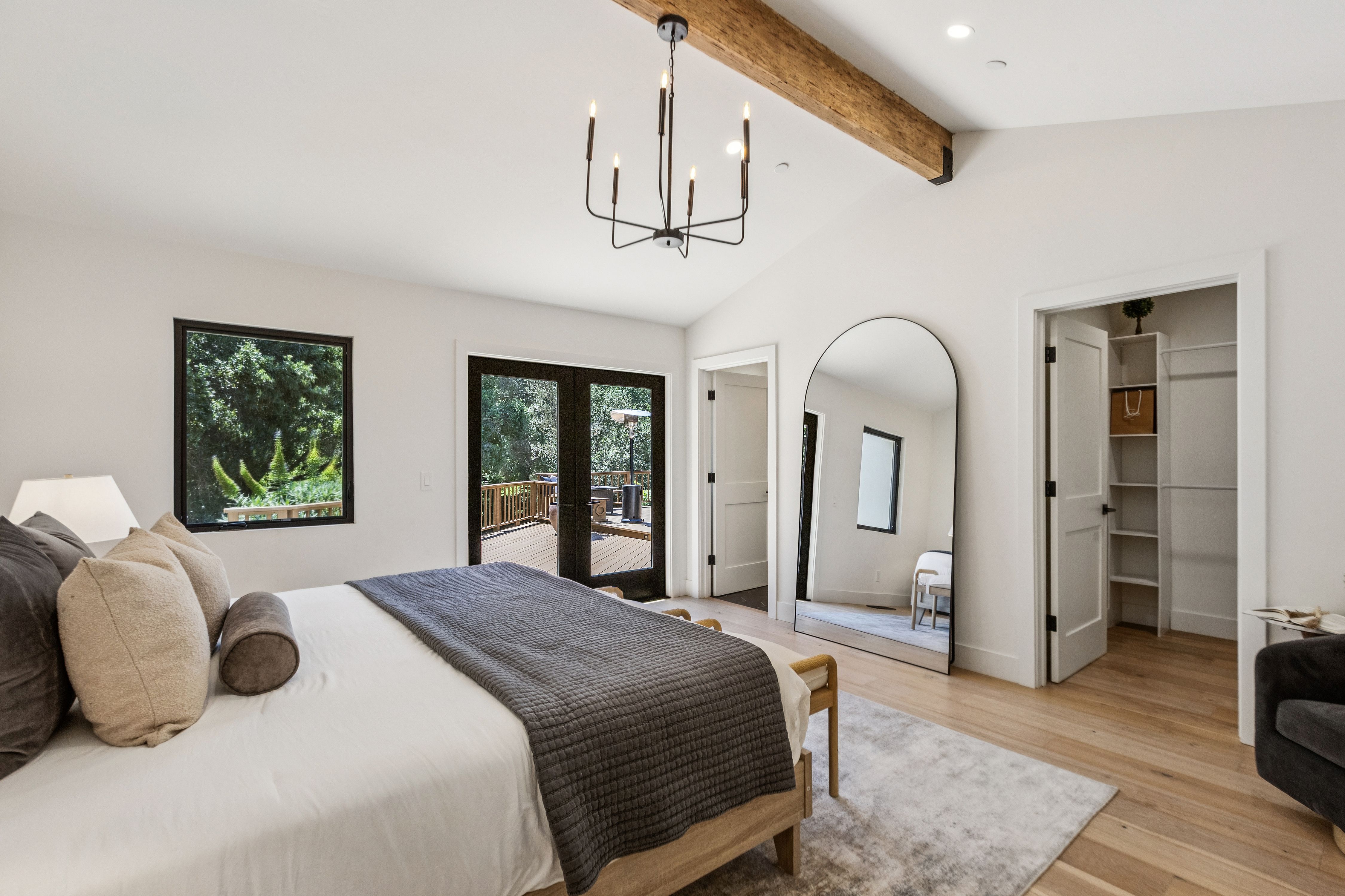  Private Gated Sanctuary With Expansive Outdoor Living - 物件實景