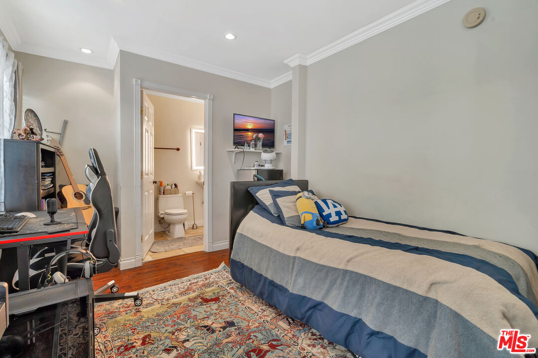 Encino, California, 91436, United States, 2 Bedrooms Bedrooms, ,2 BathroomsBathrooms,Residential,For Sale,1901269