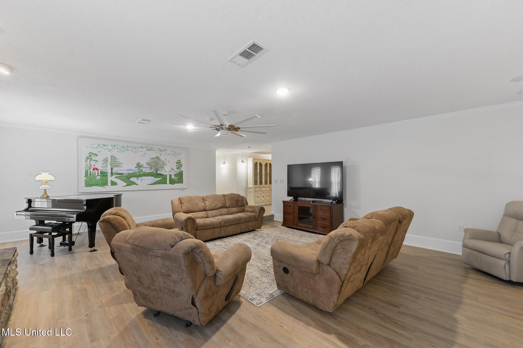 Gulfport, Mississippi, 39507, United States, 4 Bedrooms Bedrooms, ,2 BathroomsBathrooms,Residential,For Sale,2002135