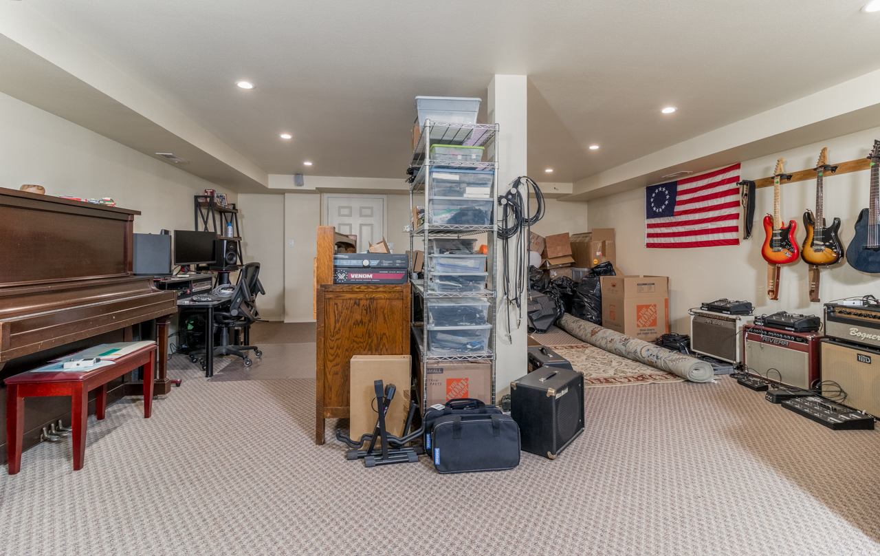 Bonners Ferry, Idaho, 83805, United States, 5 Bedrooms Bedrooms, ,5 BathroomsBathrooms,Residential,For Sale,1879157