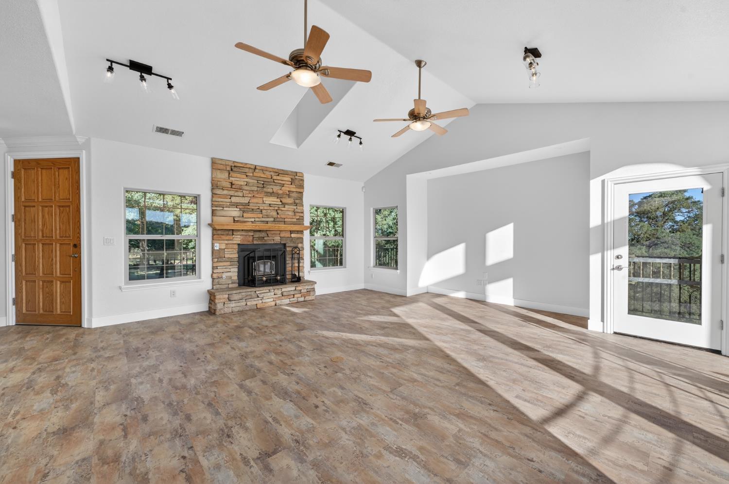 Browns Valley, California, 95918, United States, 2 Bedrooms Bedrooms, ,3 BathroomsBathrooms,Residential,For Sale,2030344