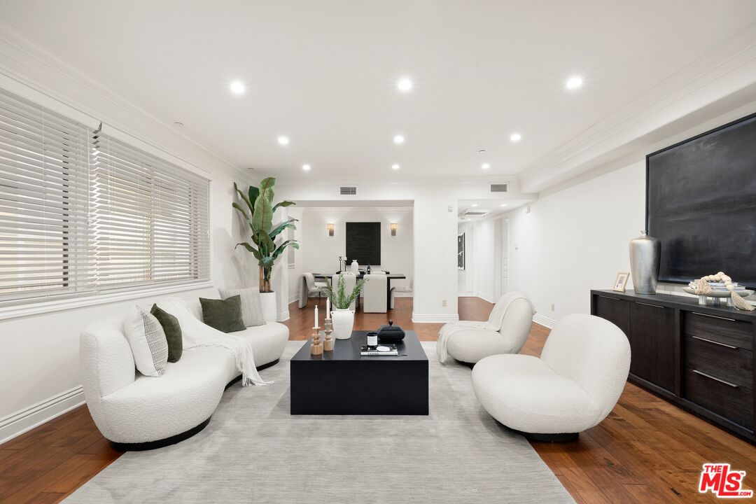 Los Angeles, California, 90049, United States, 2 Bedrooms Bedrooms, ,2 BathroomsBathrooms,Residential,For Sale,2002212