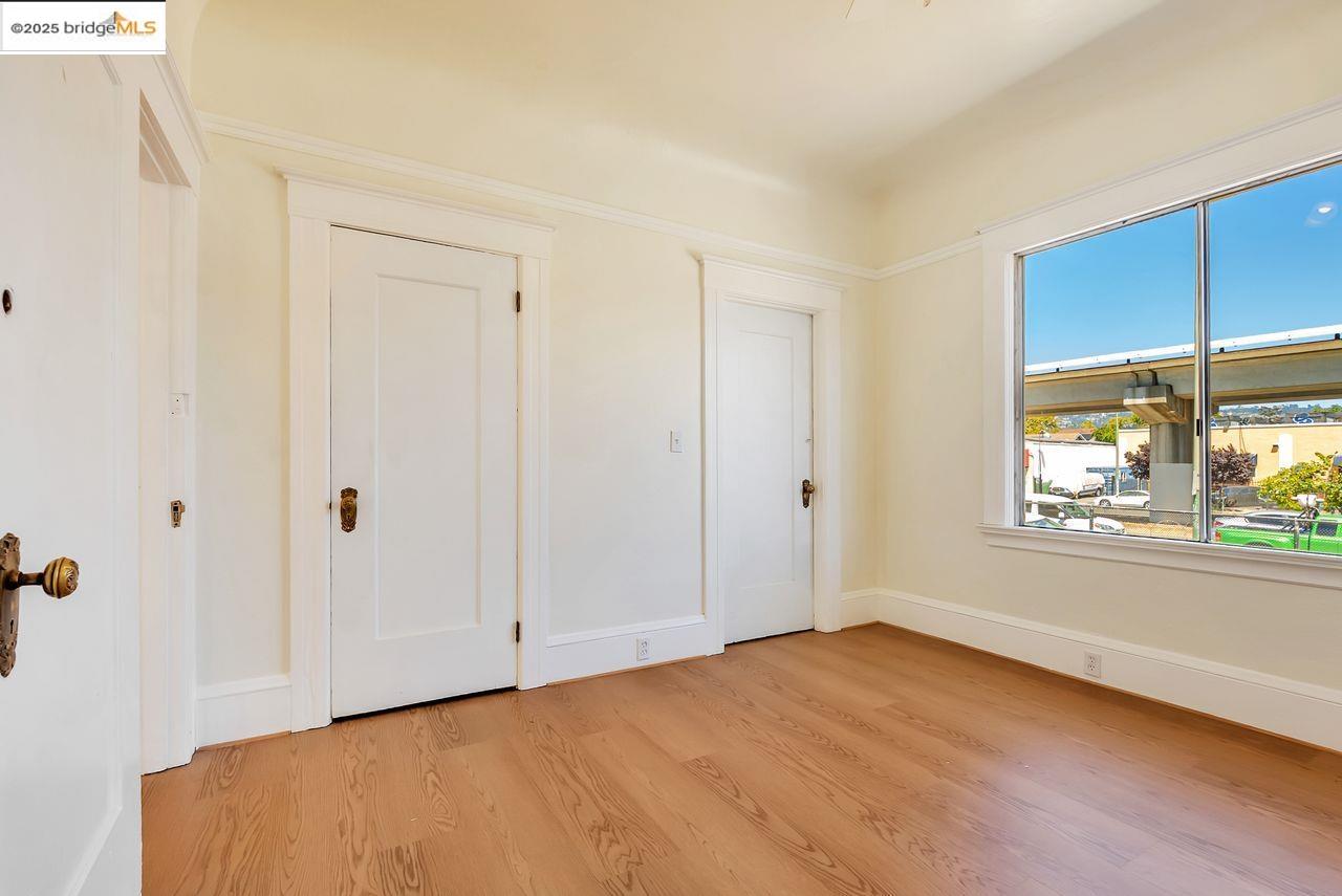 Oakland, California, 94608, United States, 6 Bedrooms Bedrooms, ,3 BathroomsBathrooms,Residential,For Sale,1939780