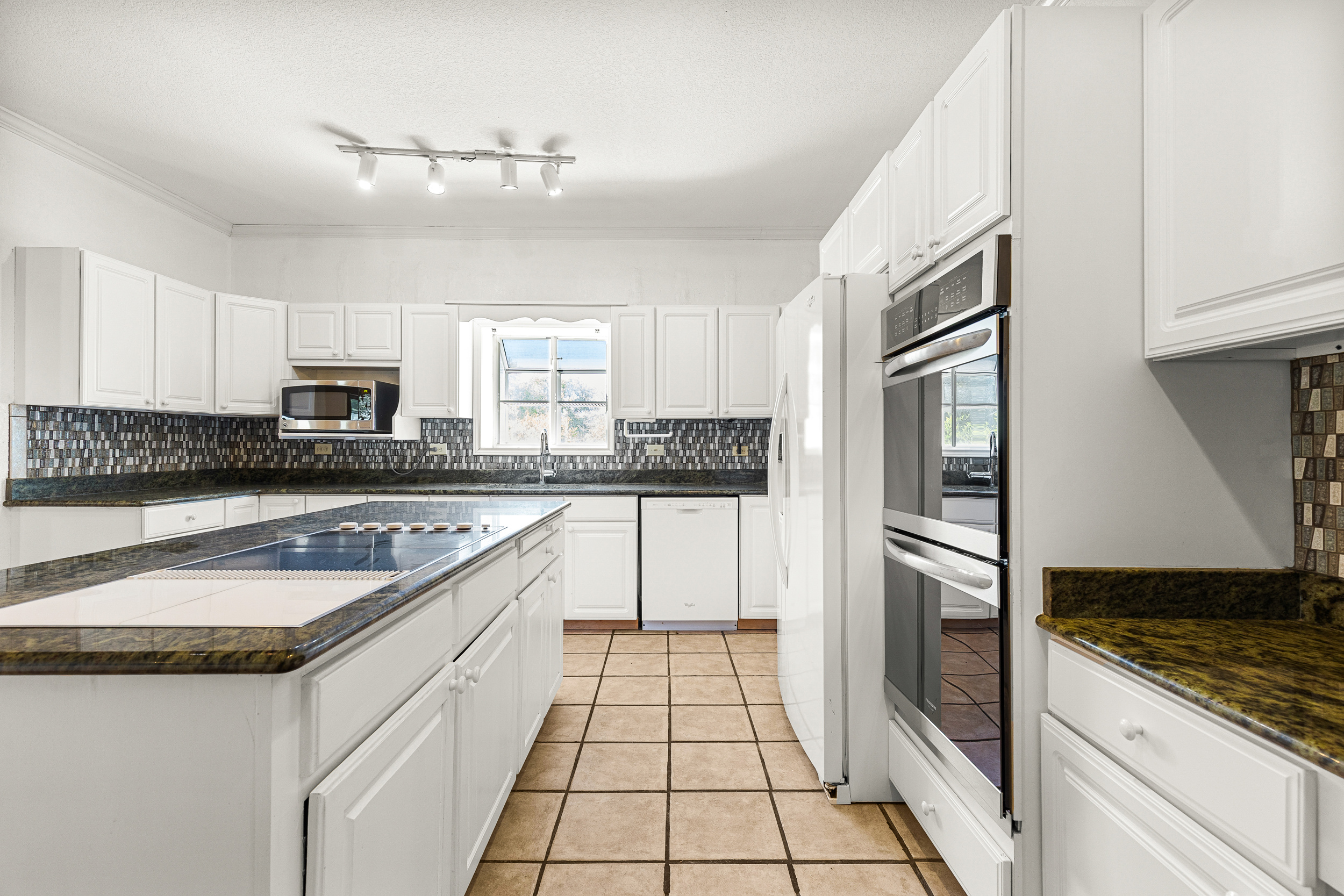 Adkins, Texas, 78101, United States, 4 Bedrooms Bedrooms, ,2 BathroomsBathrooms,Residential,For Sale,1979790