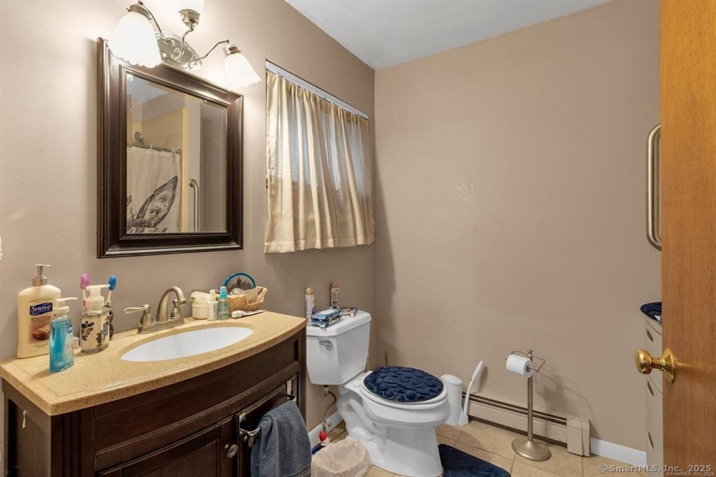 Brookfield, Connecticut, 06804, United States, 4 Bedrooms Bedrooms, ,2 BathroomsBathrooms,Residential,For Sale,1730338