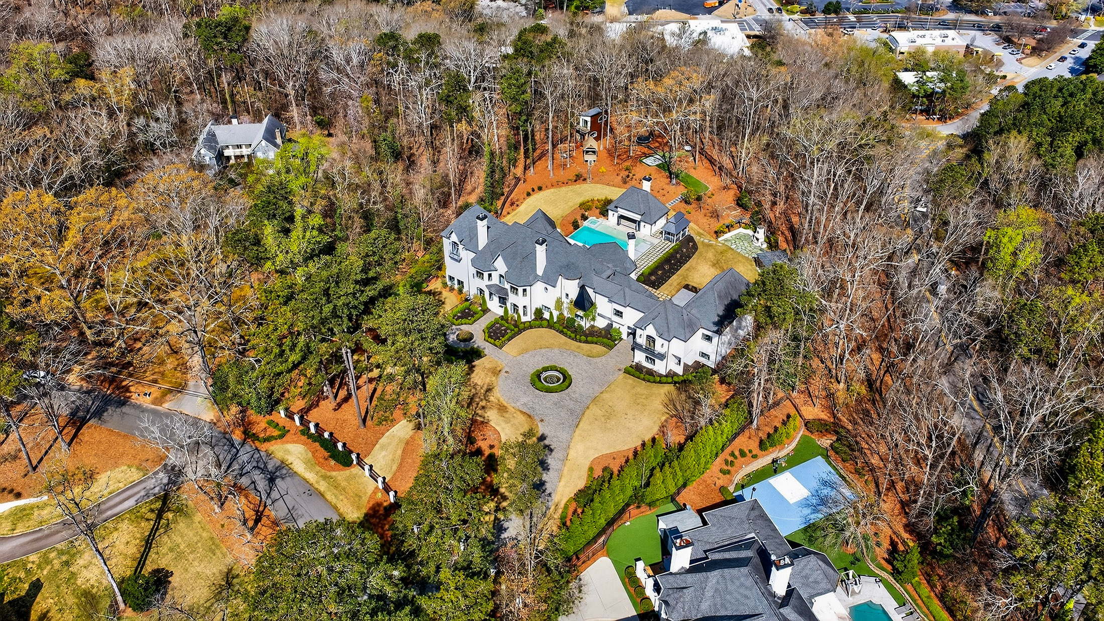  Exceptional Gated Estate with Resort-caliber Grounds - 物件實景