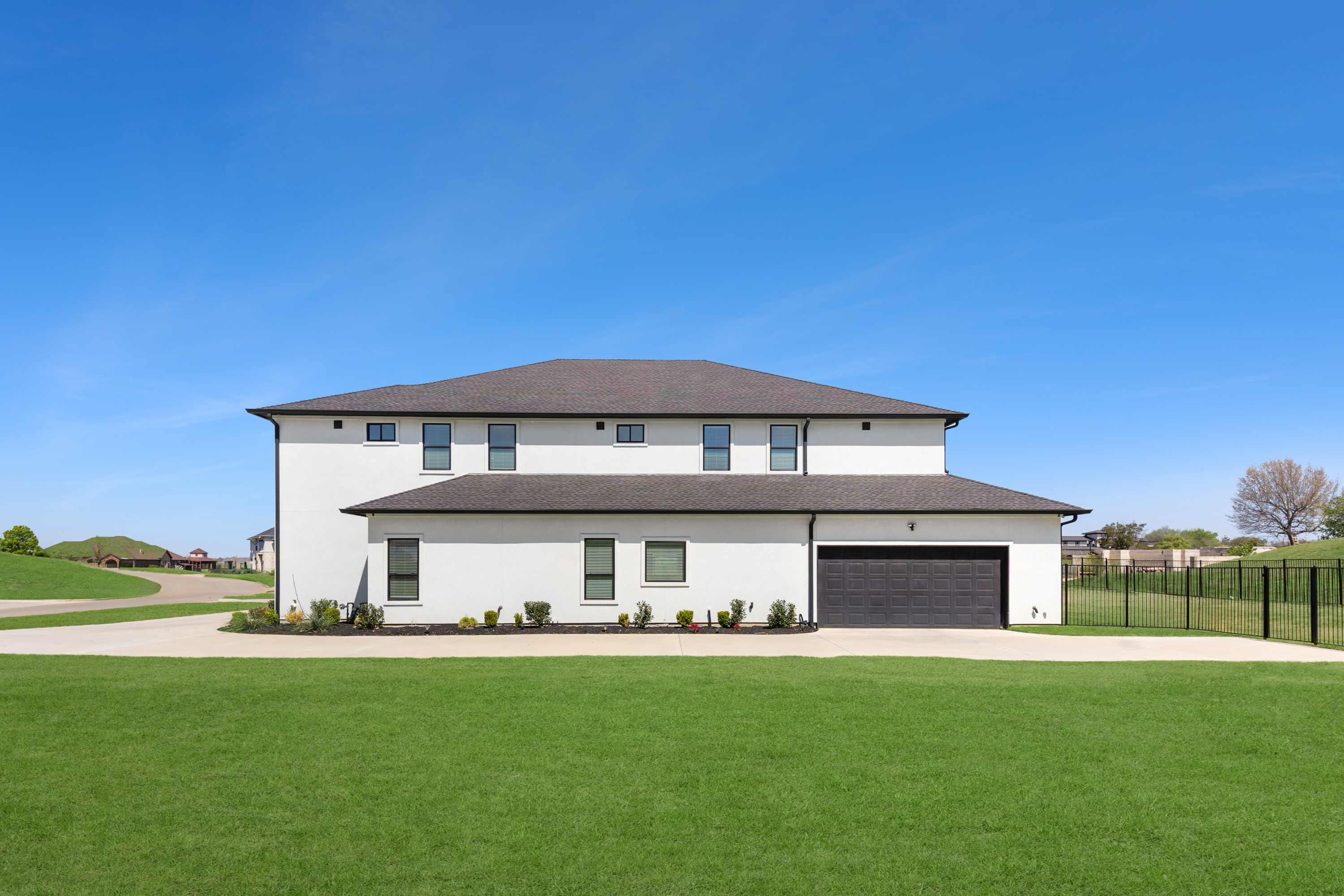  Modern Luxury with Two Private Primary Suites in Gated Waters Edge - 物件實景