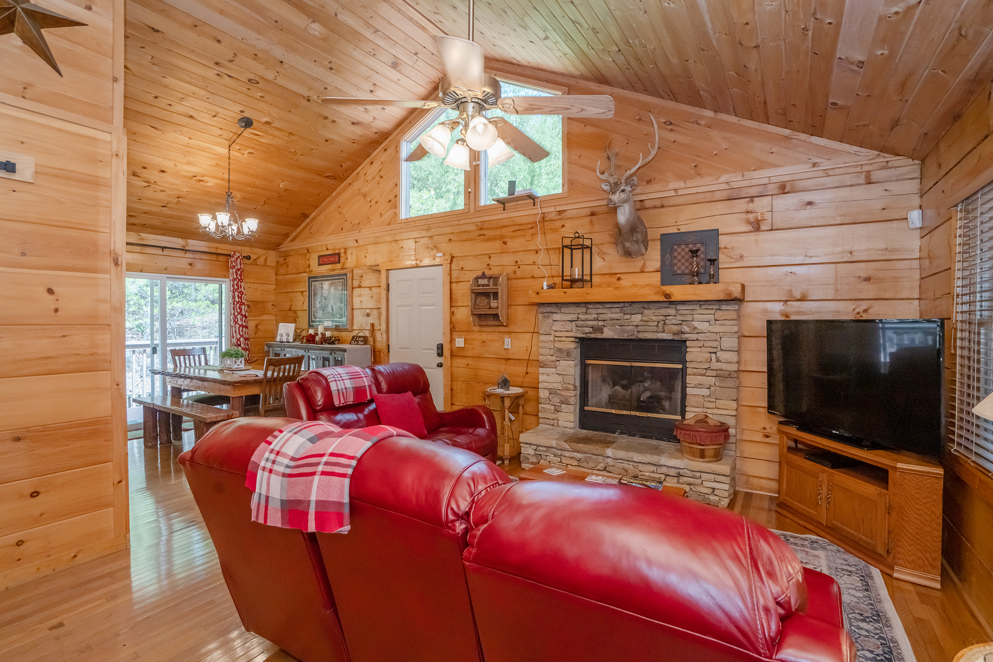 Sevierville, Tennessee, 37862, United States, 3 Bedrooms Bedrooms, ,2 BathroomsBathrooms,Residential,For Sale,1981981