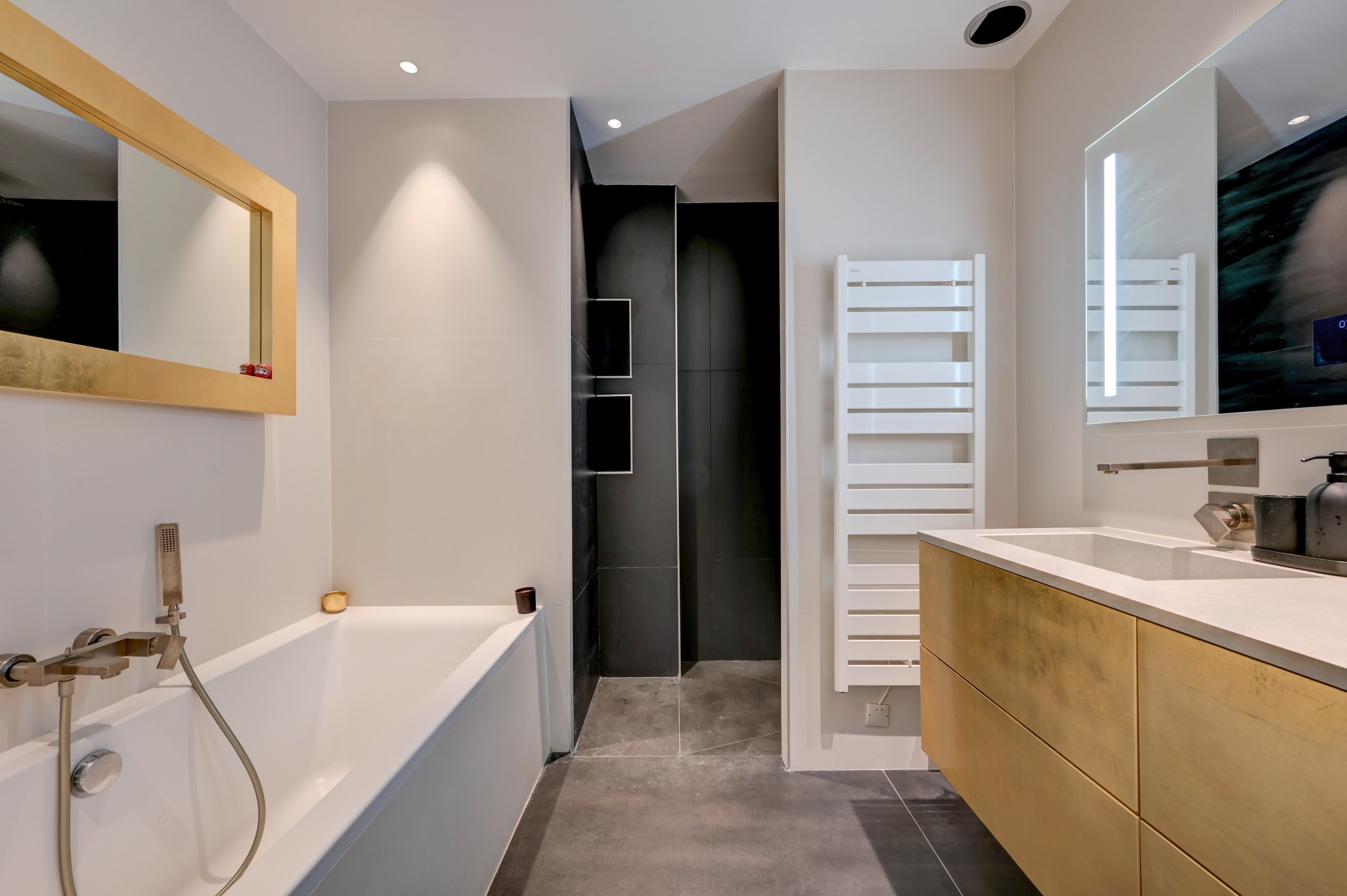  Contemporary Town House with Rooftop Terrace – Aix Center - 物件實景