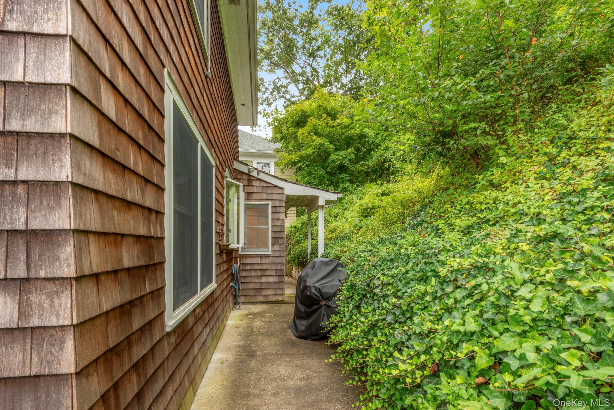 Northport, New York, 11768, United States, 3 Bedrooms Bedrooms, ,2 BathroomsBathrooms,Residential,For Sale,1925556