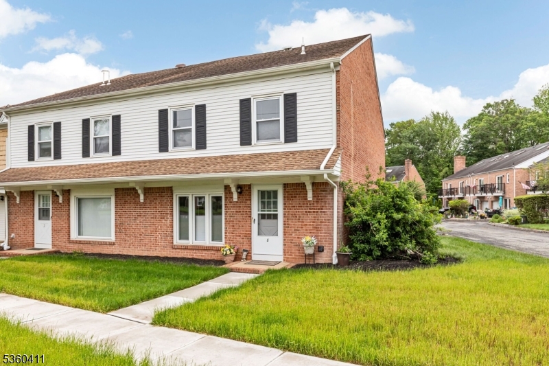 Scotch Plains Twp., New Jersey, 07076, United States, 2 Bedrooms Bedrooms, ,3 BathroomsBathrooms,Residential,For Sale,1999583