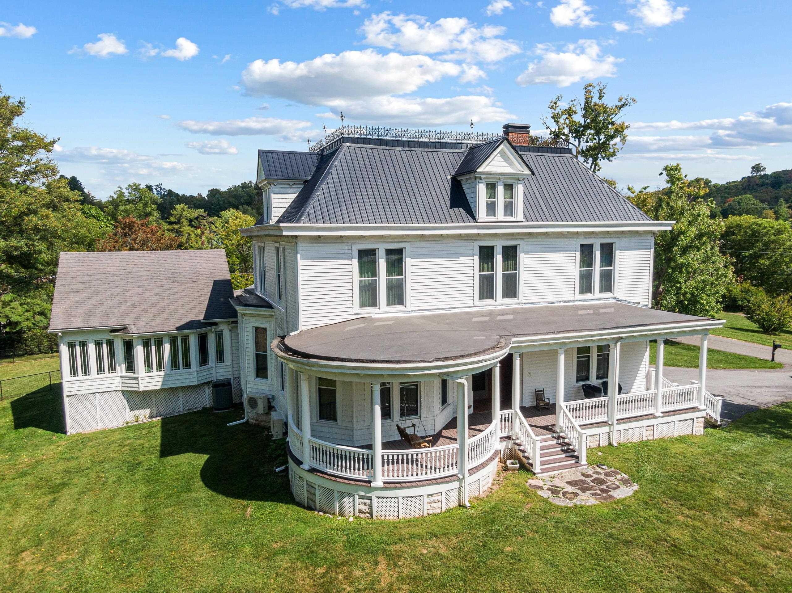Tazewell, Virginia, 24651, United States, 6 Bedrooms Bedrooms, ,4 BathroomsBathrooms,Residential,For Sale,1905937