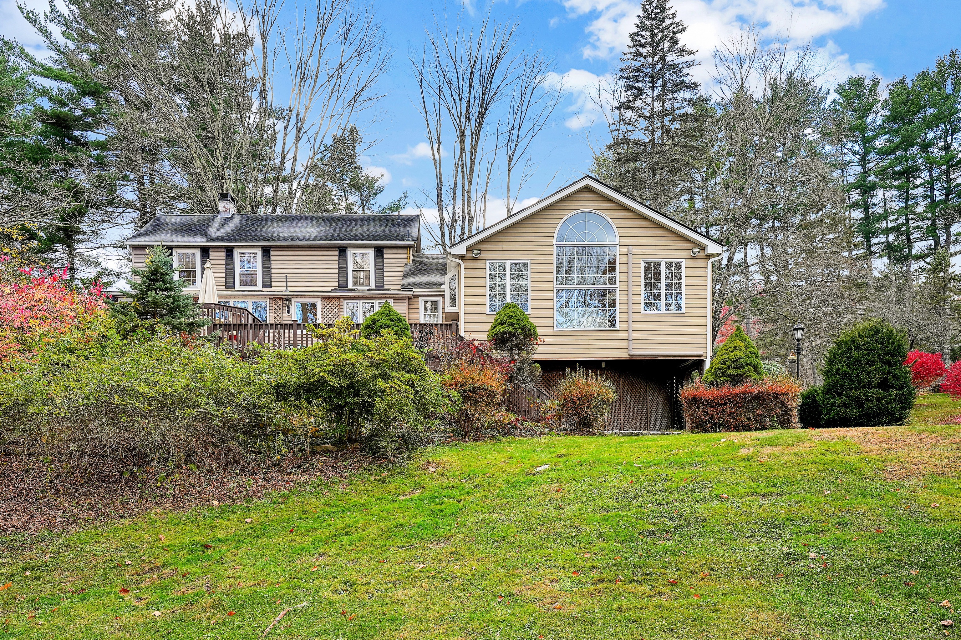 Canton, Connecticut, 06019, United States, 4 Bedrooms Bedrooms, ,3 BathroomsBathrooms,Residential,For Sale,1987943