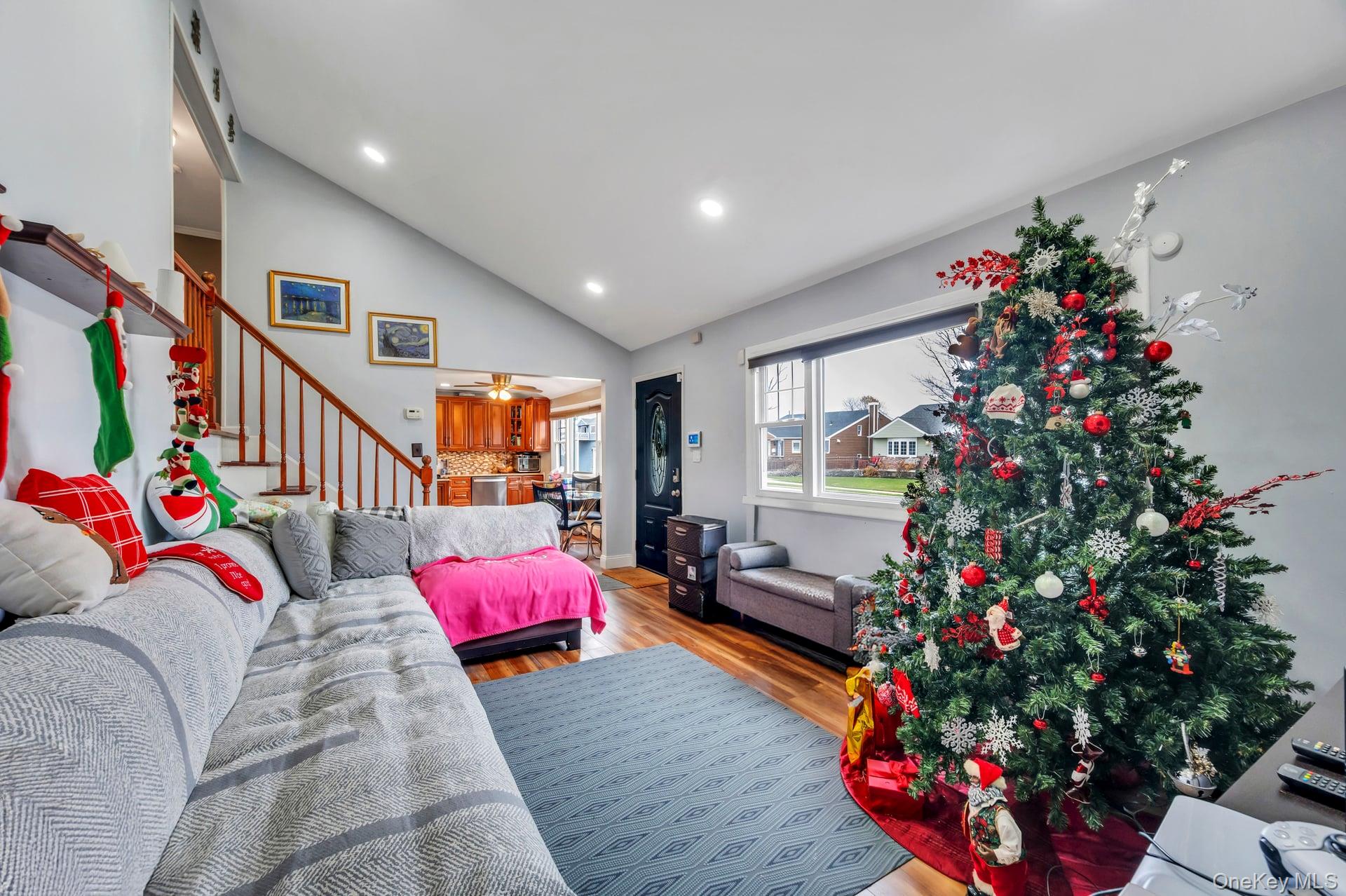 Freeport, New York, 11520, United States, 3 Bedrooms Bedrooms, ,2 BathroomsBathrooms,Residential,For Sale,1998348