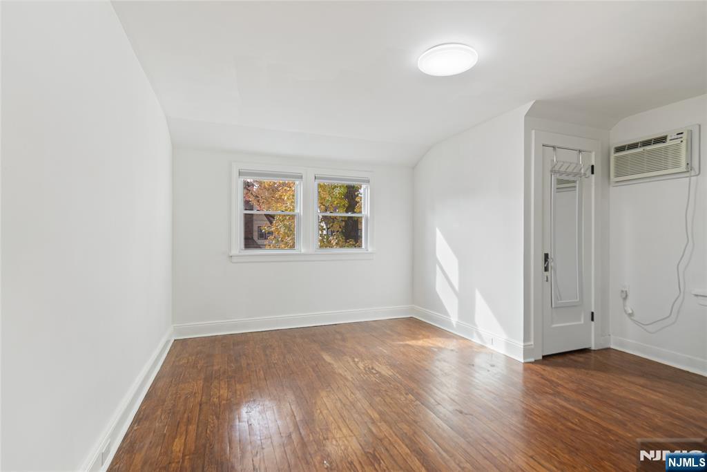 Teaneck, New Jersey, 07666, United States, 3 Bedrooms Bedrooms, ,2 BathroomsBathrooms,Residential,For Sale,1987513